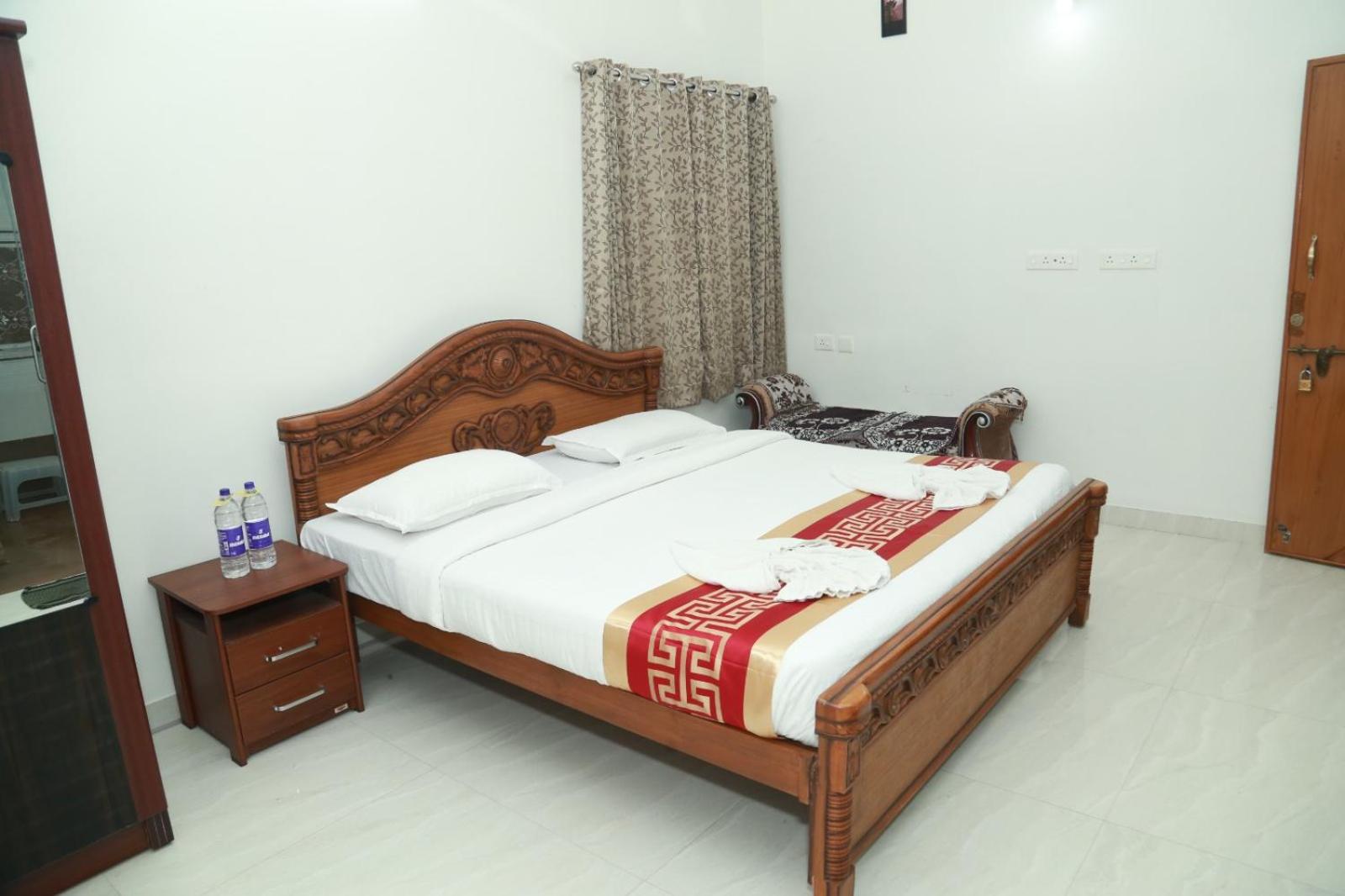Three-Bedroom Villa - Photo 3