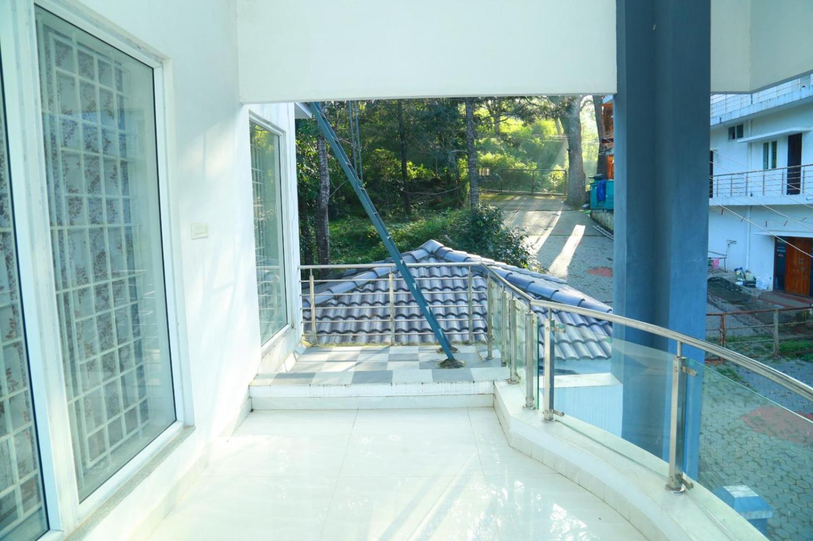 Three-Bedroom Villa - Photo 2