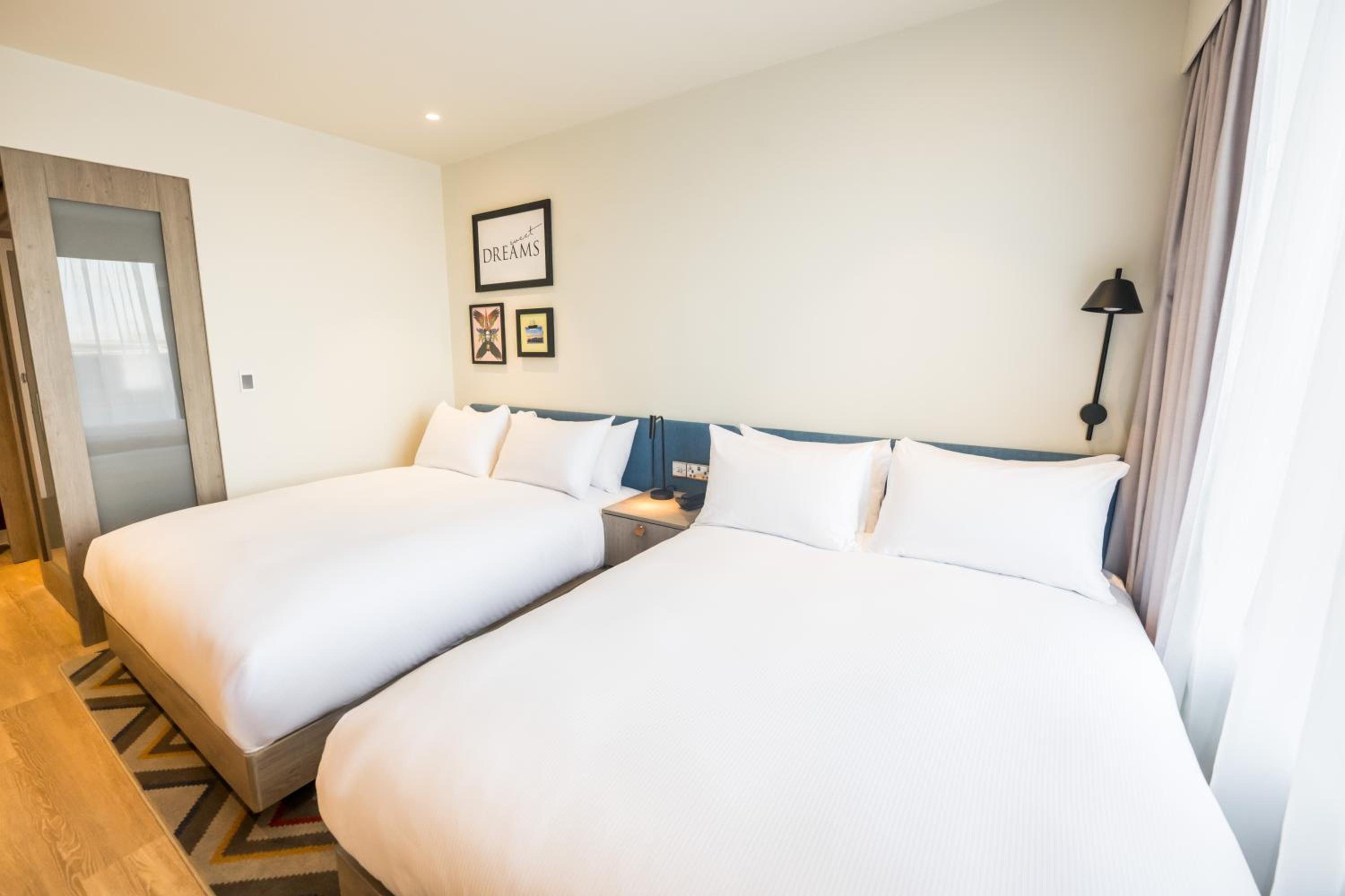 Premium Double Room with Two Double Beds - Non-Smoking - Photo 12