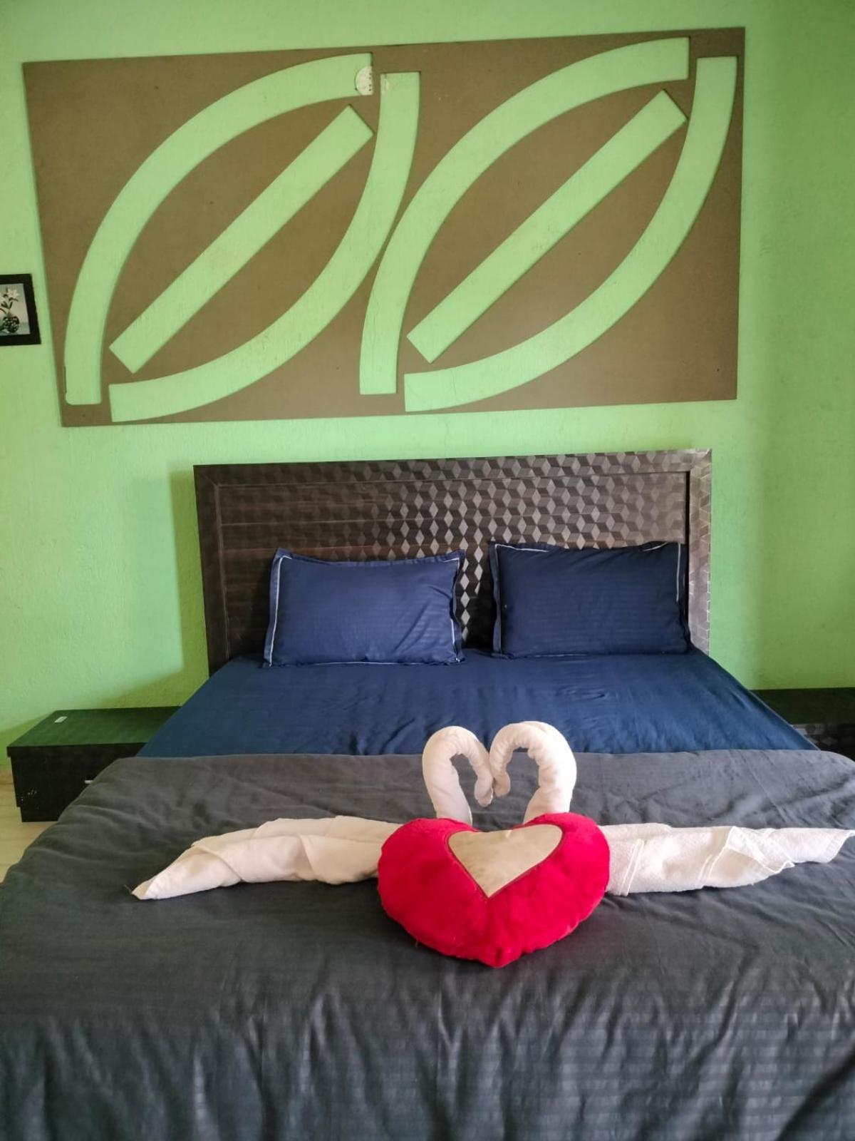 Deluxe King Room photo 2