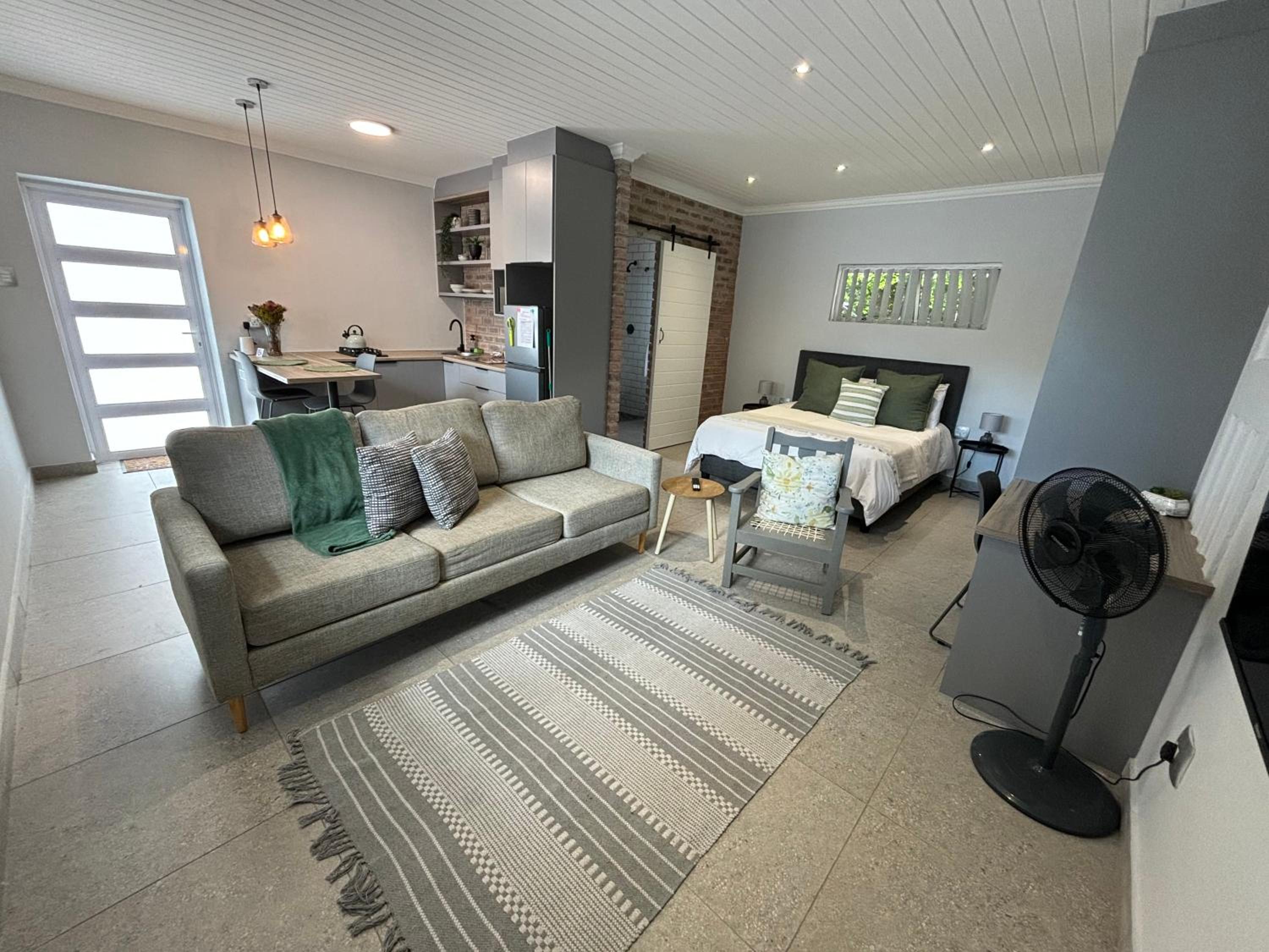 Studio Apartment photo 1