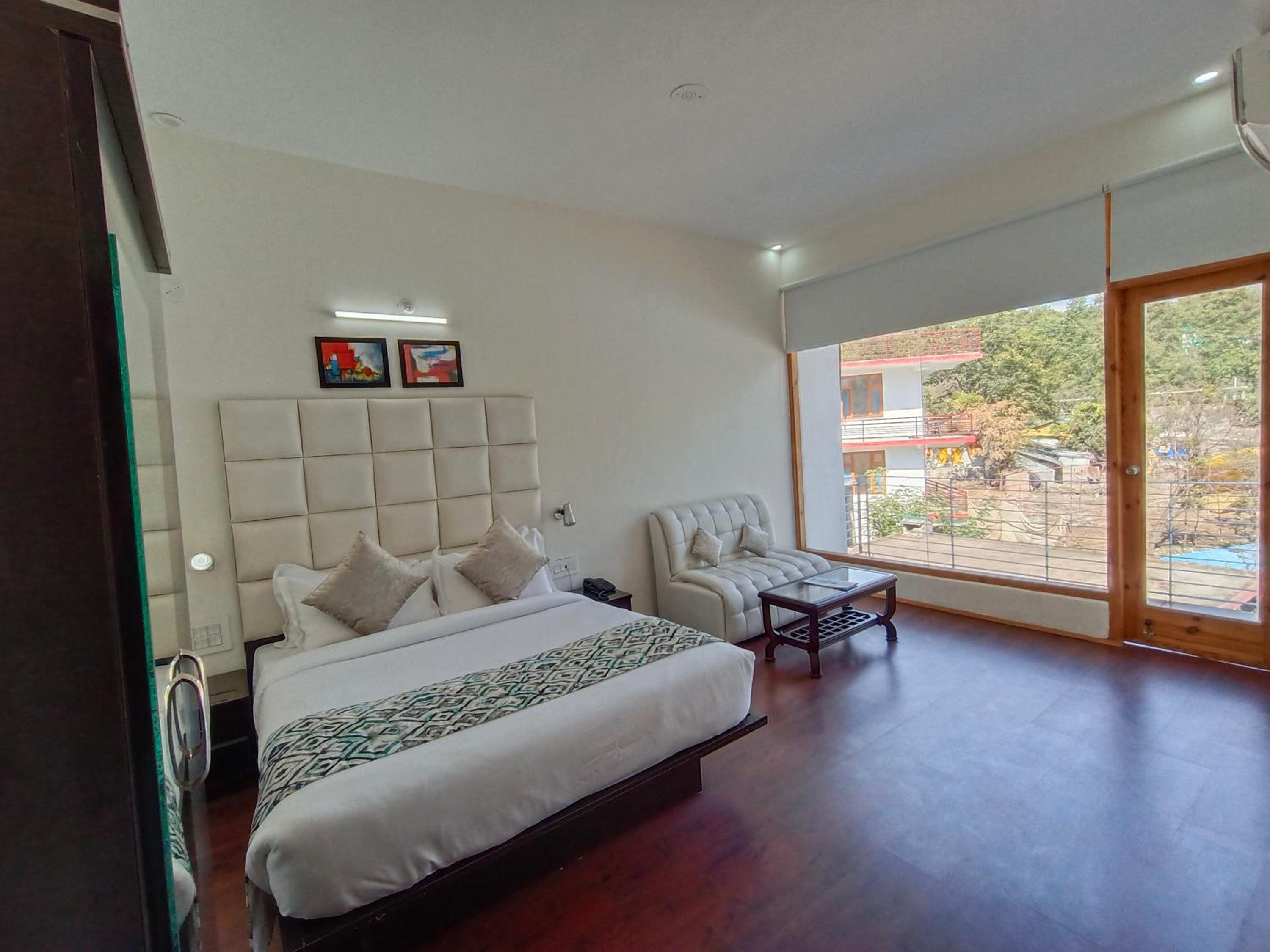 Deluxe Double Room With Balcony photo 3