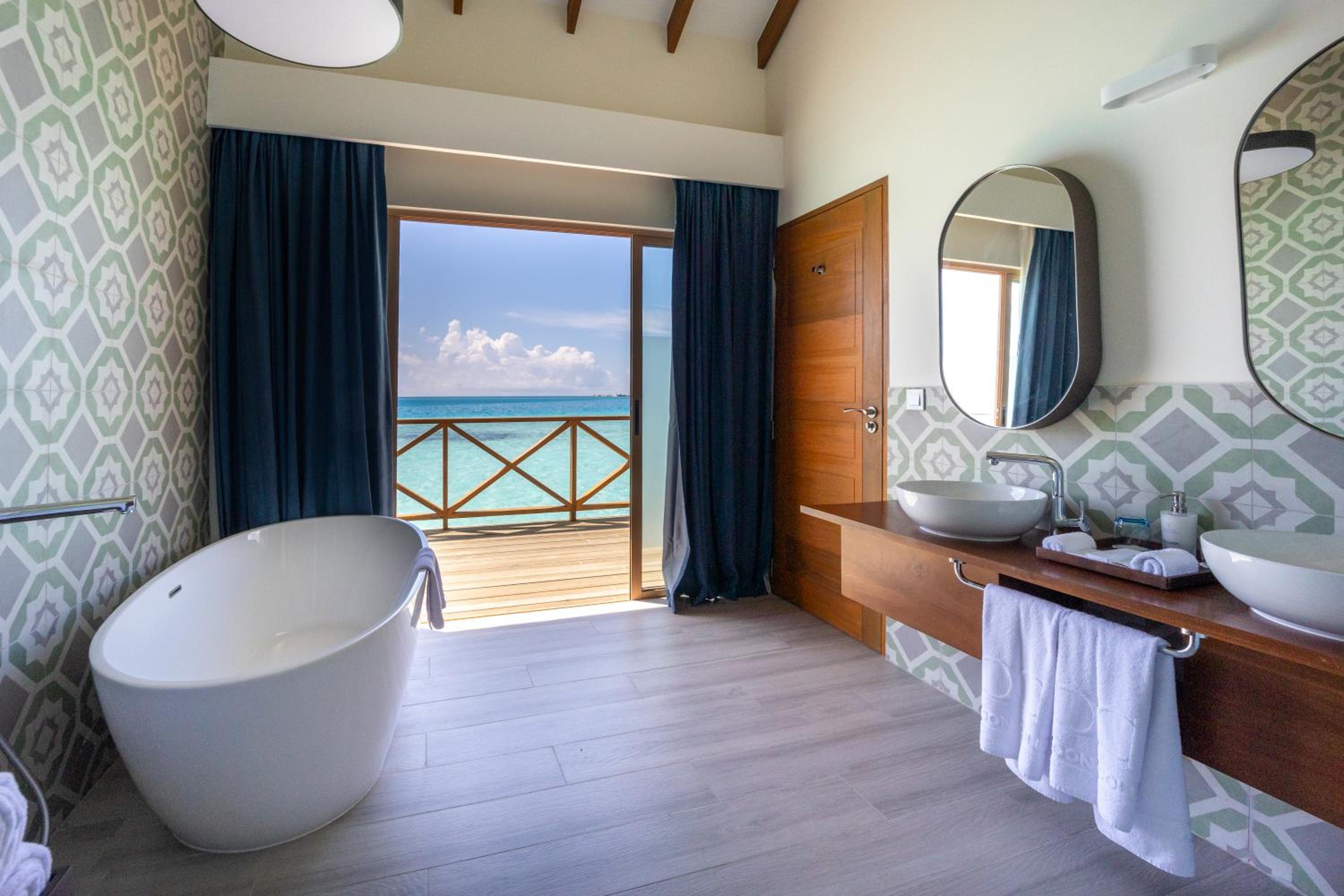 Lagoon Suite with Sunset View photo 2