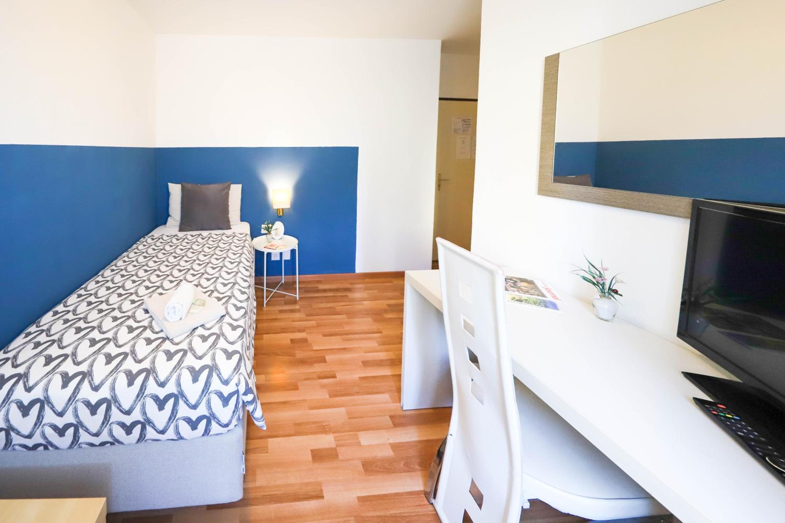 Single Room - Photo 2