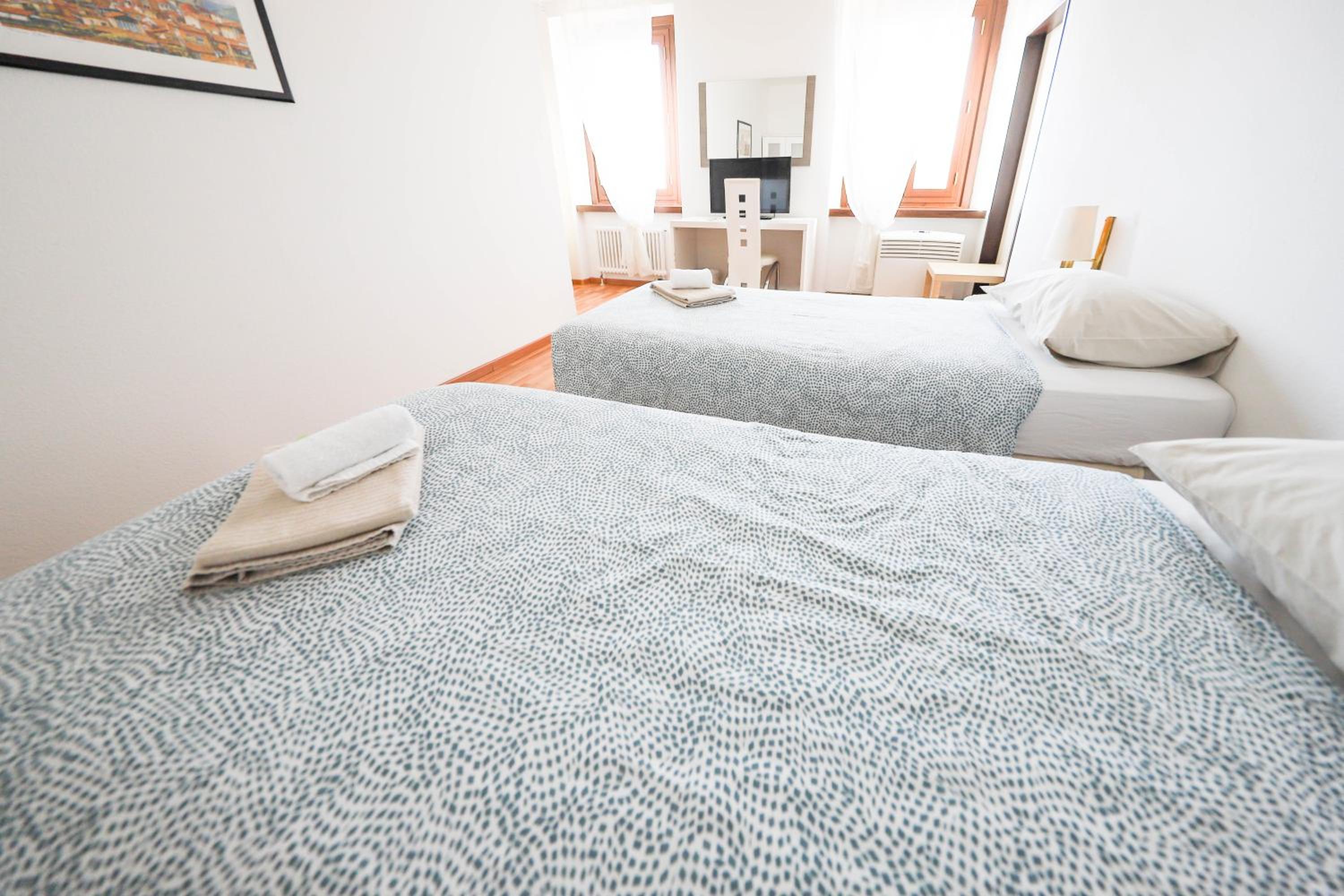 Twin Room - Photo 6