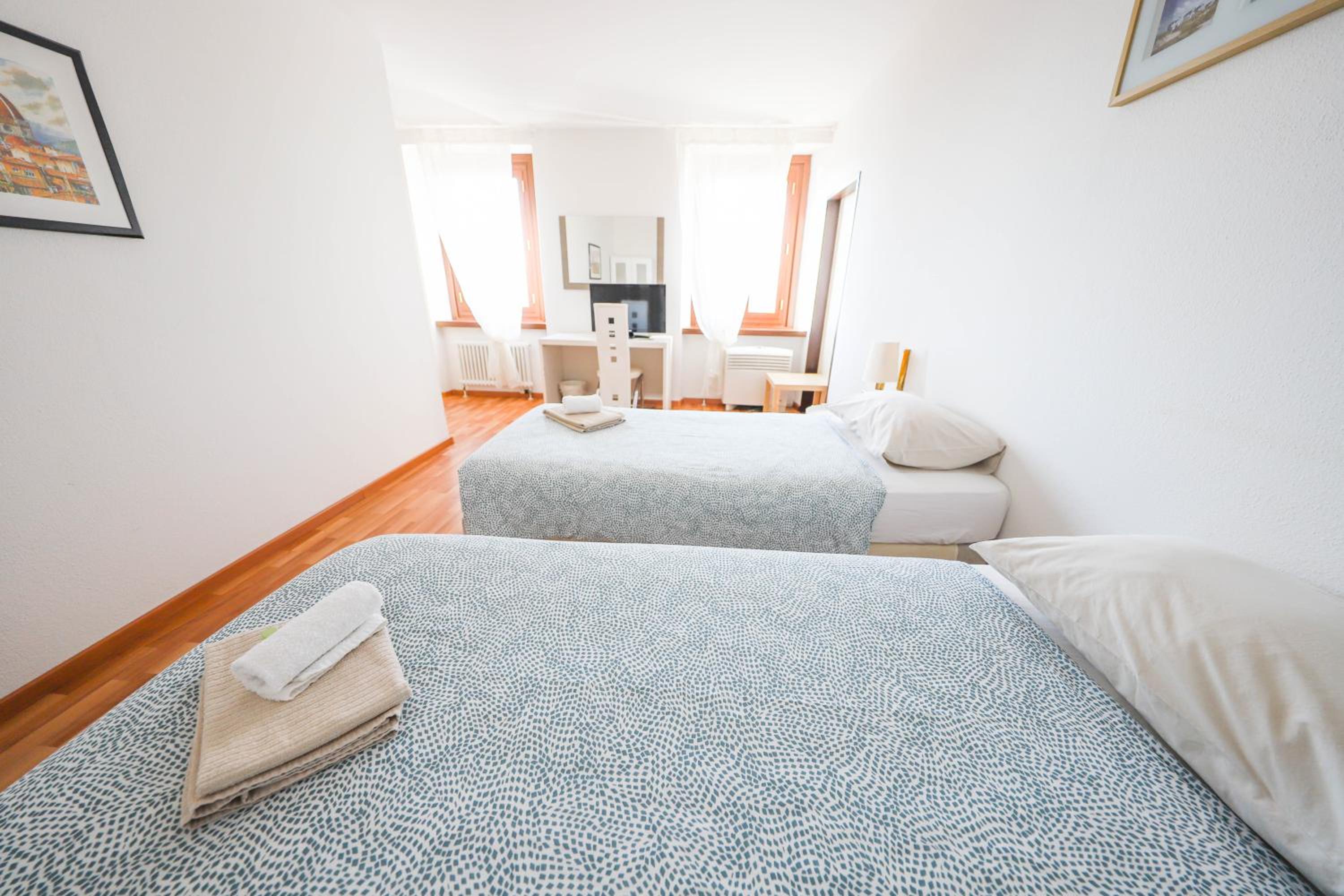 Twin Room - Photo 8