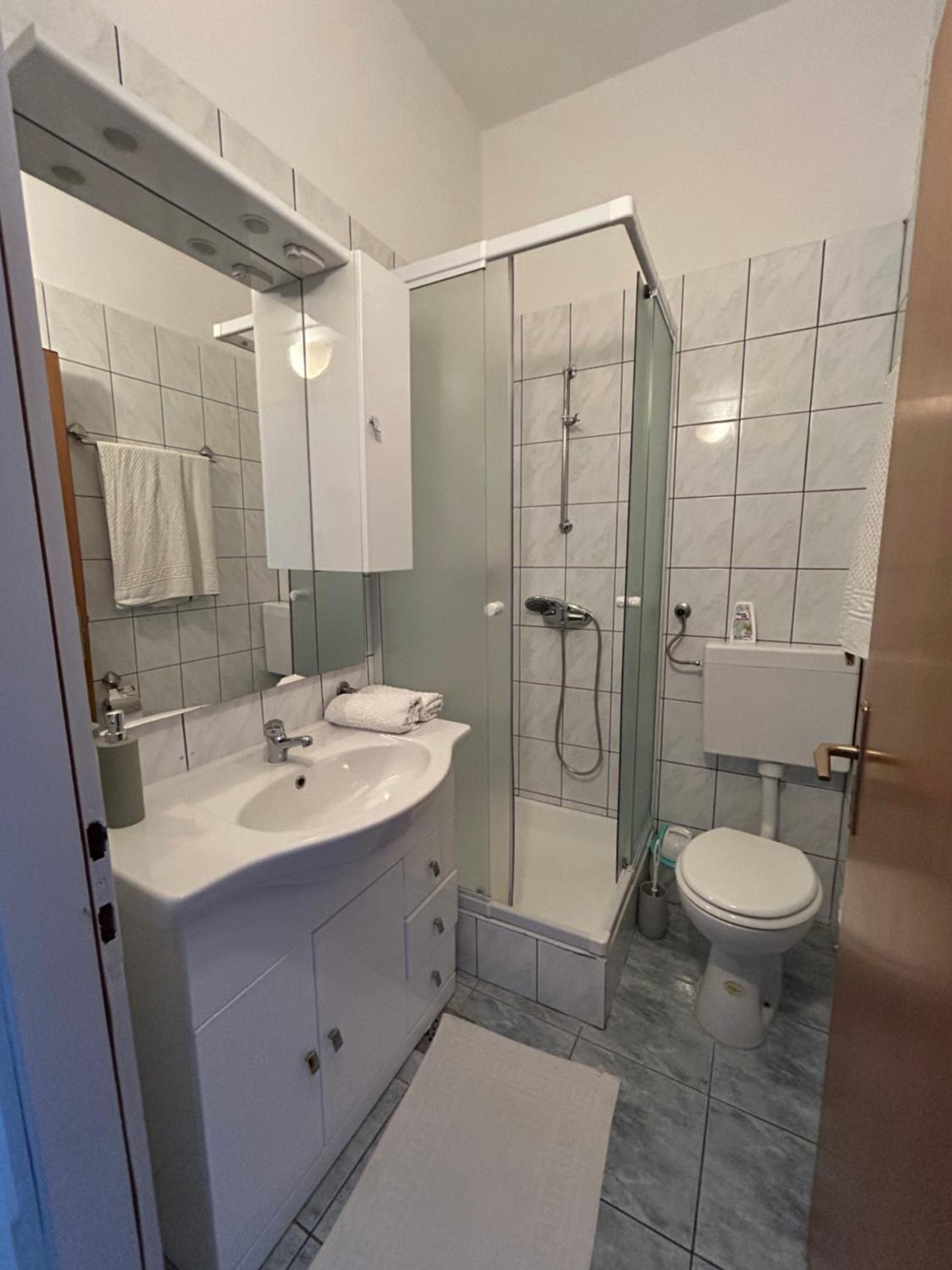 Double Room - Photo 8