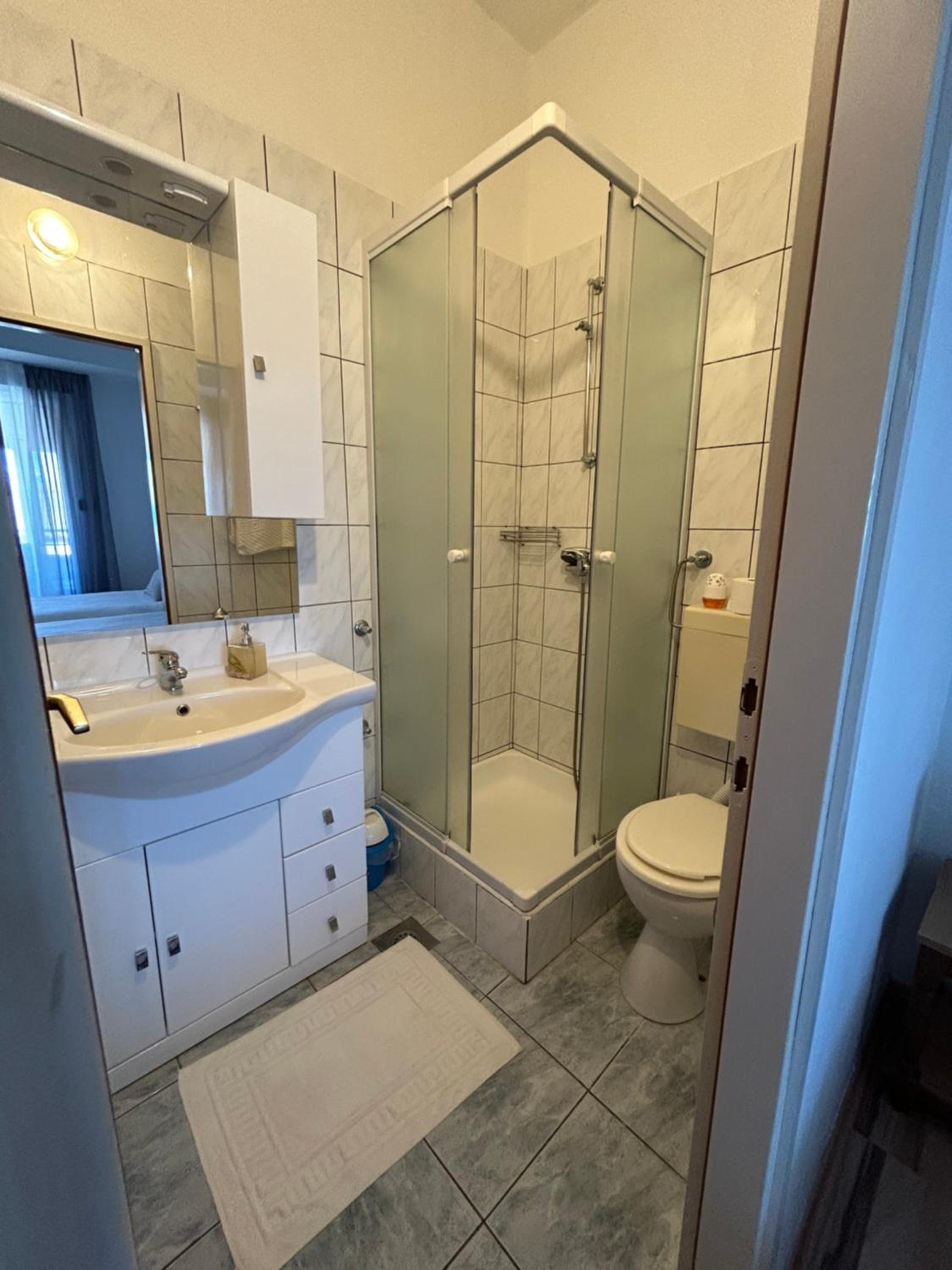 Double Room - Photo 7