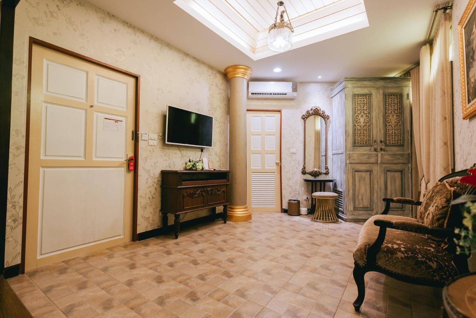 Deluxe Room - Photo 19