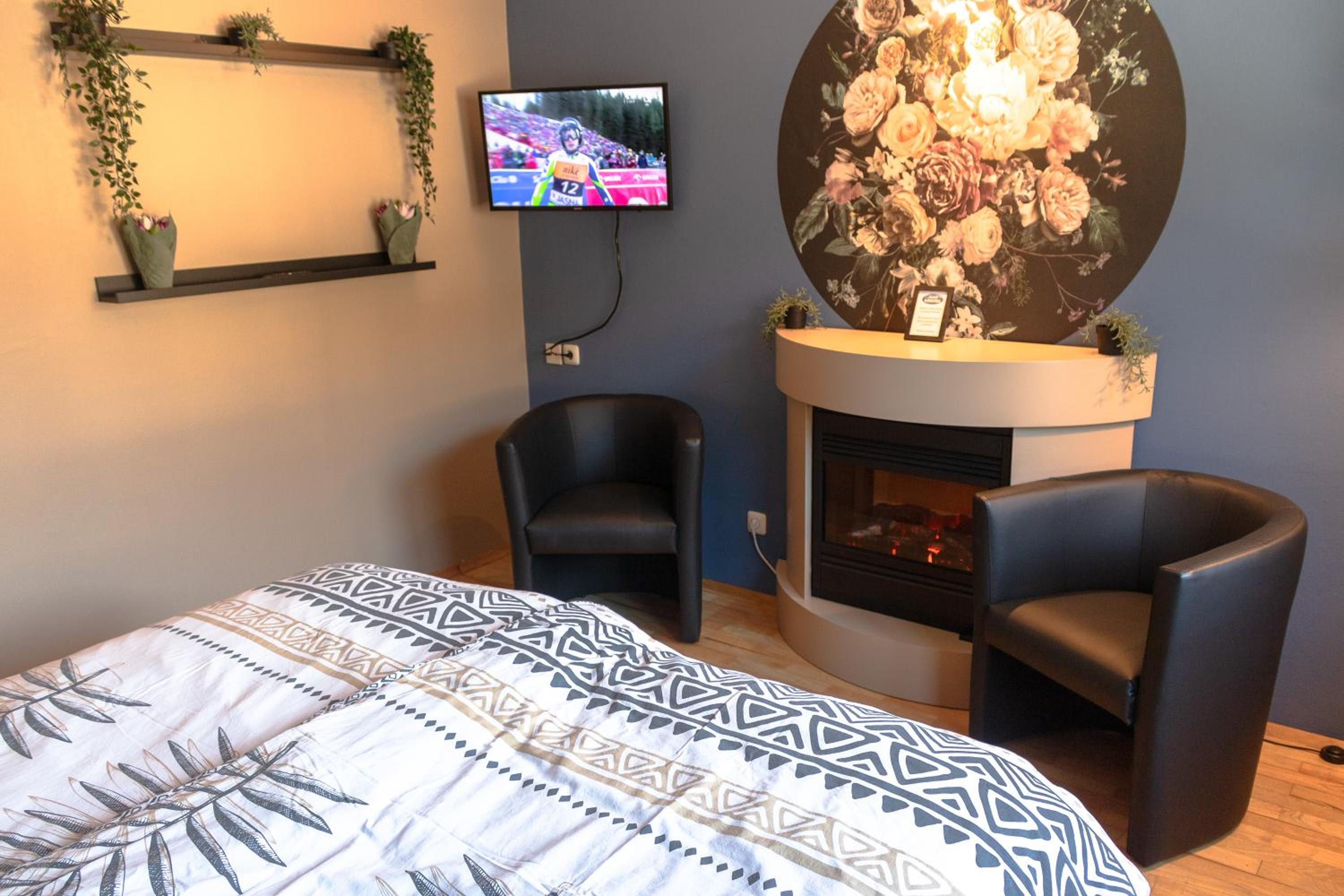 Double Room with Private Bathroom photo 3