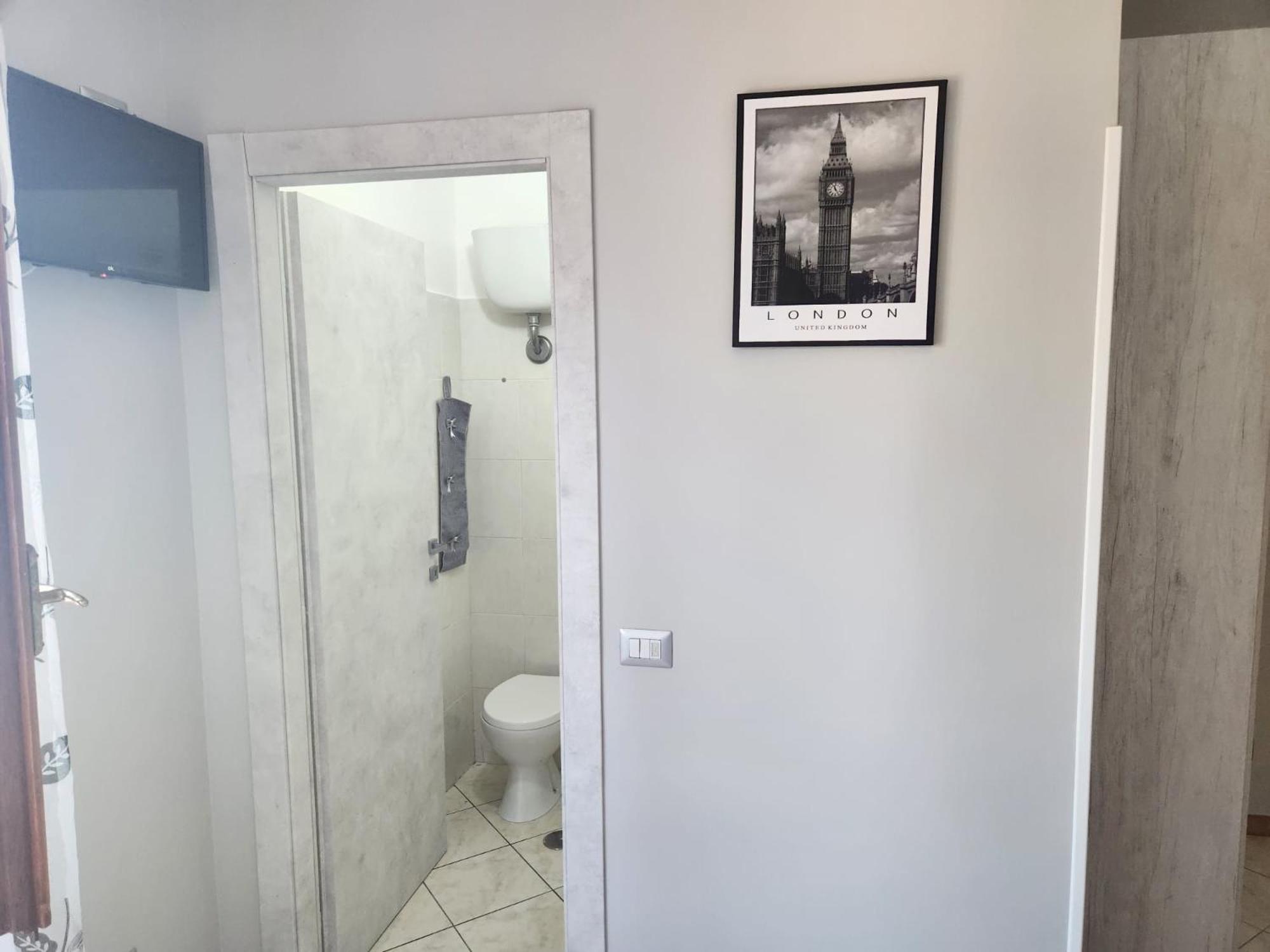 Single Room photo 3