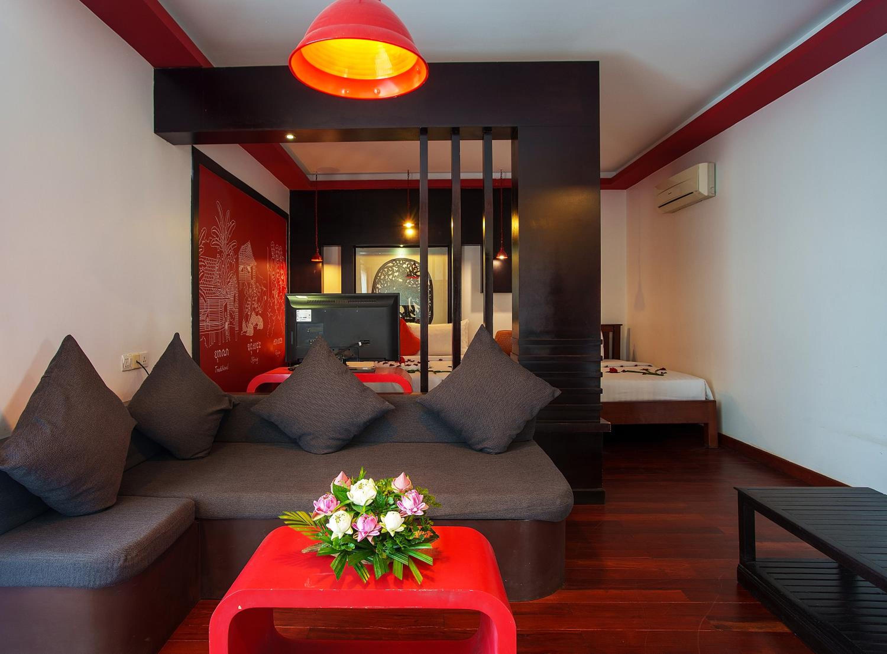 King Suite with Balcony - Photo 1