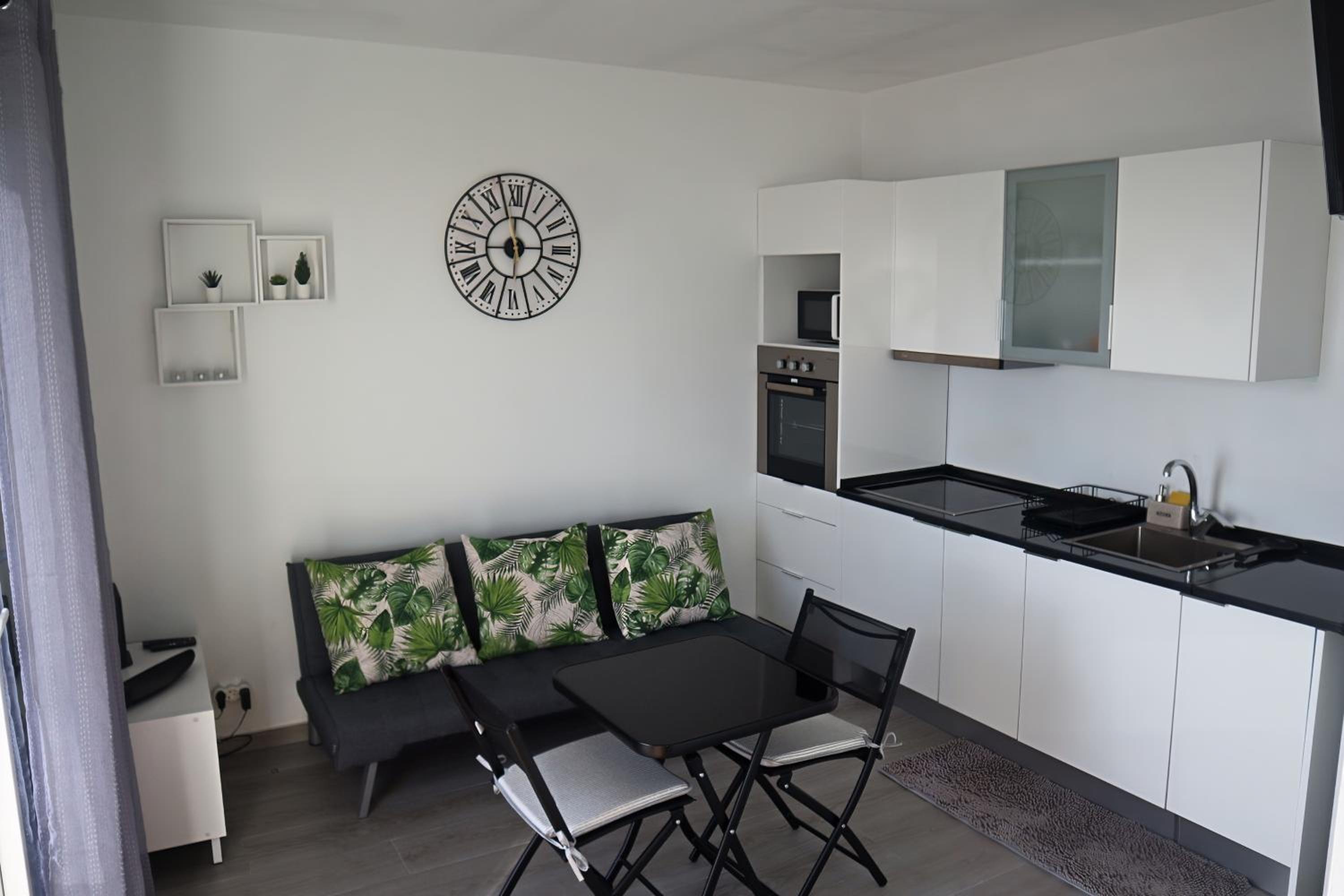 One-Bedroom House photo 3