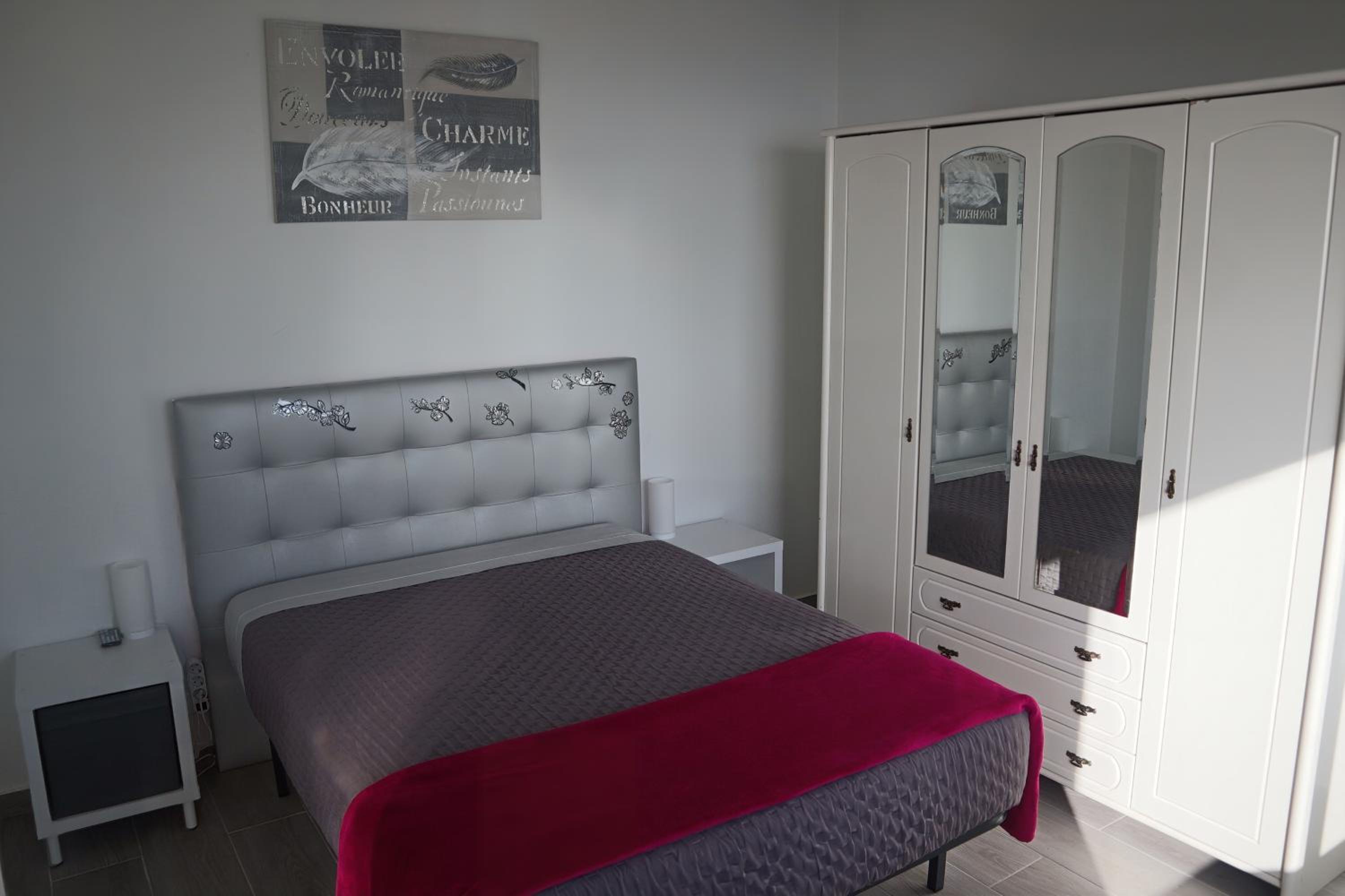 One-Bedroom House photo 2