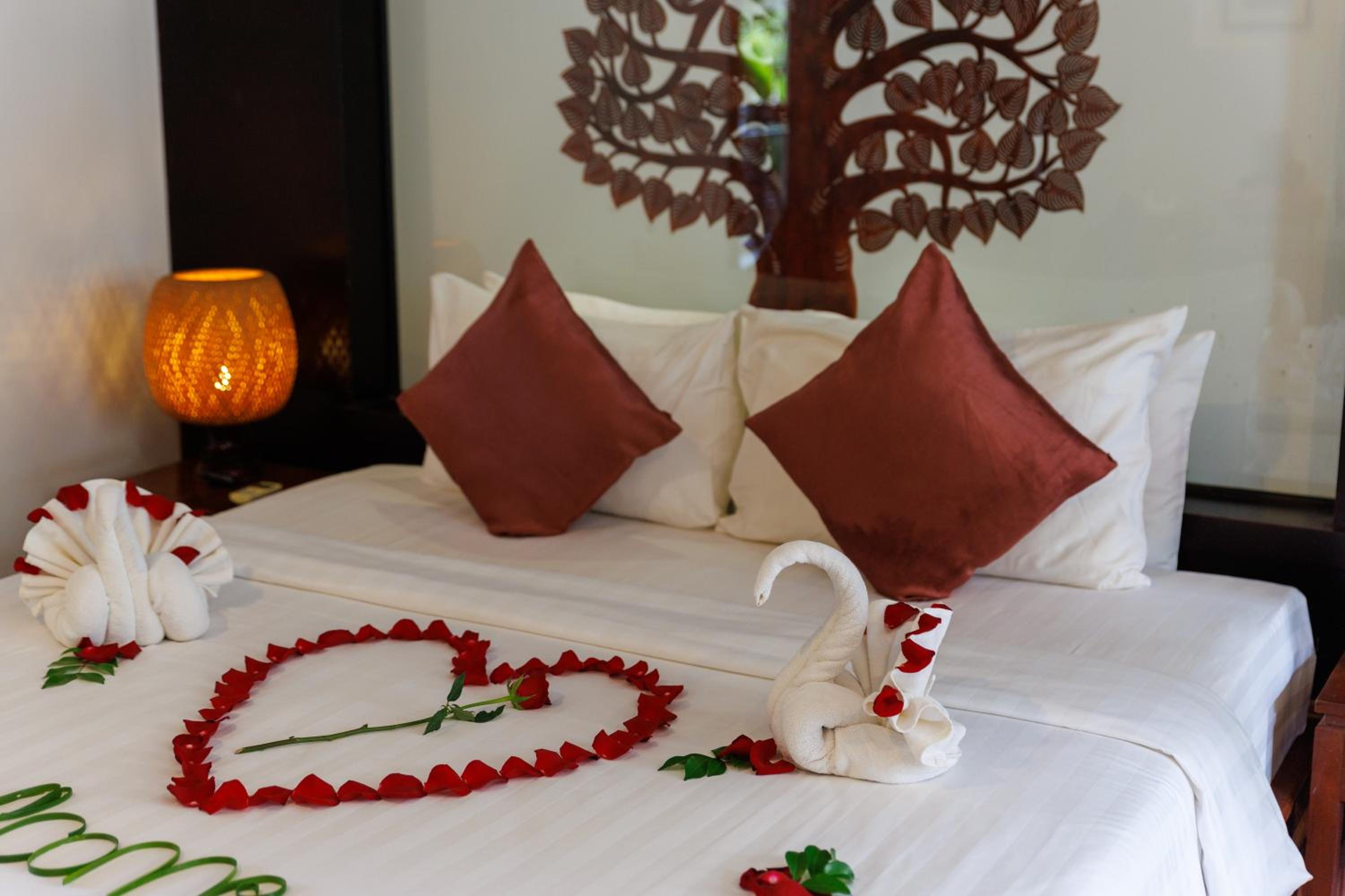 Double Room with Pool View - Photo 4
