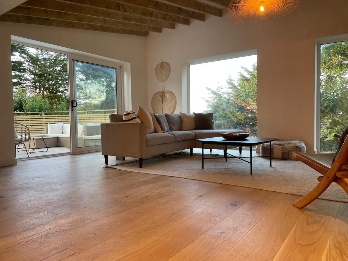 Seven-Bedroom House photo 2