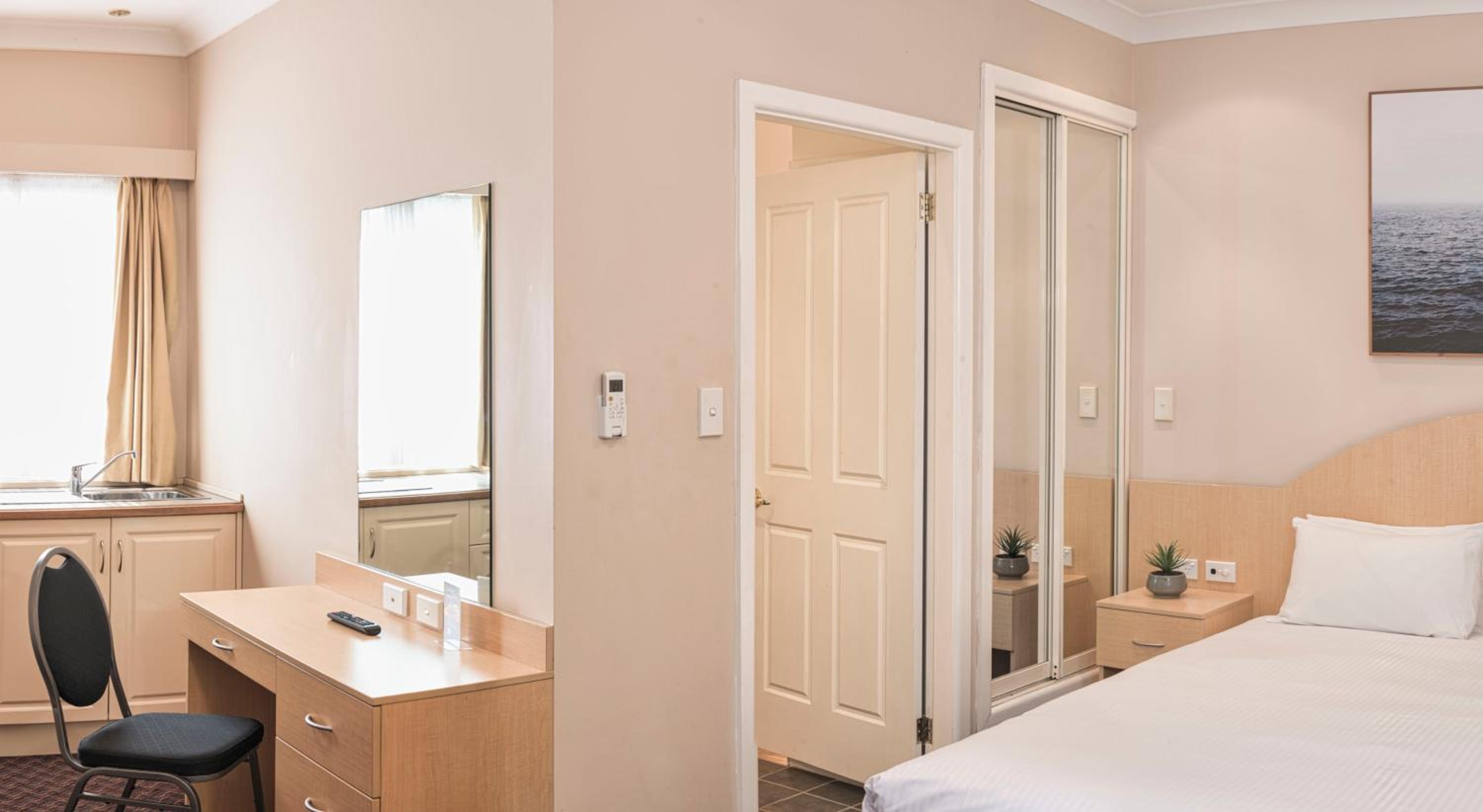 Superior King Room - Photo 2
