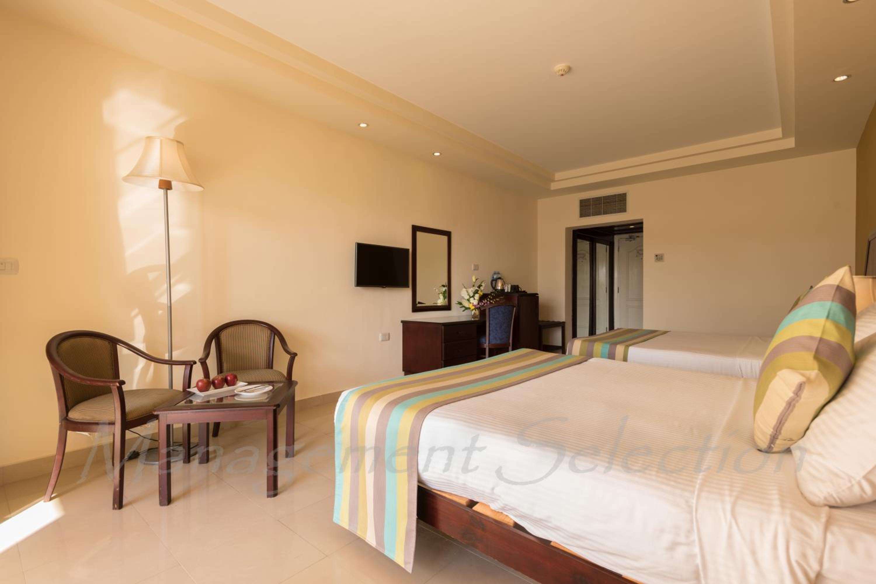 Superior Queen Room (2 Adults +2 Child) - Photo 5