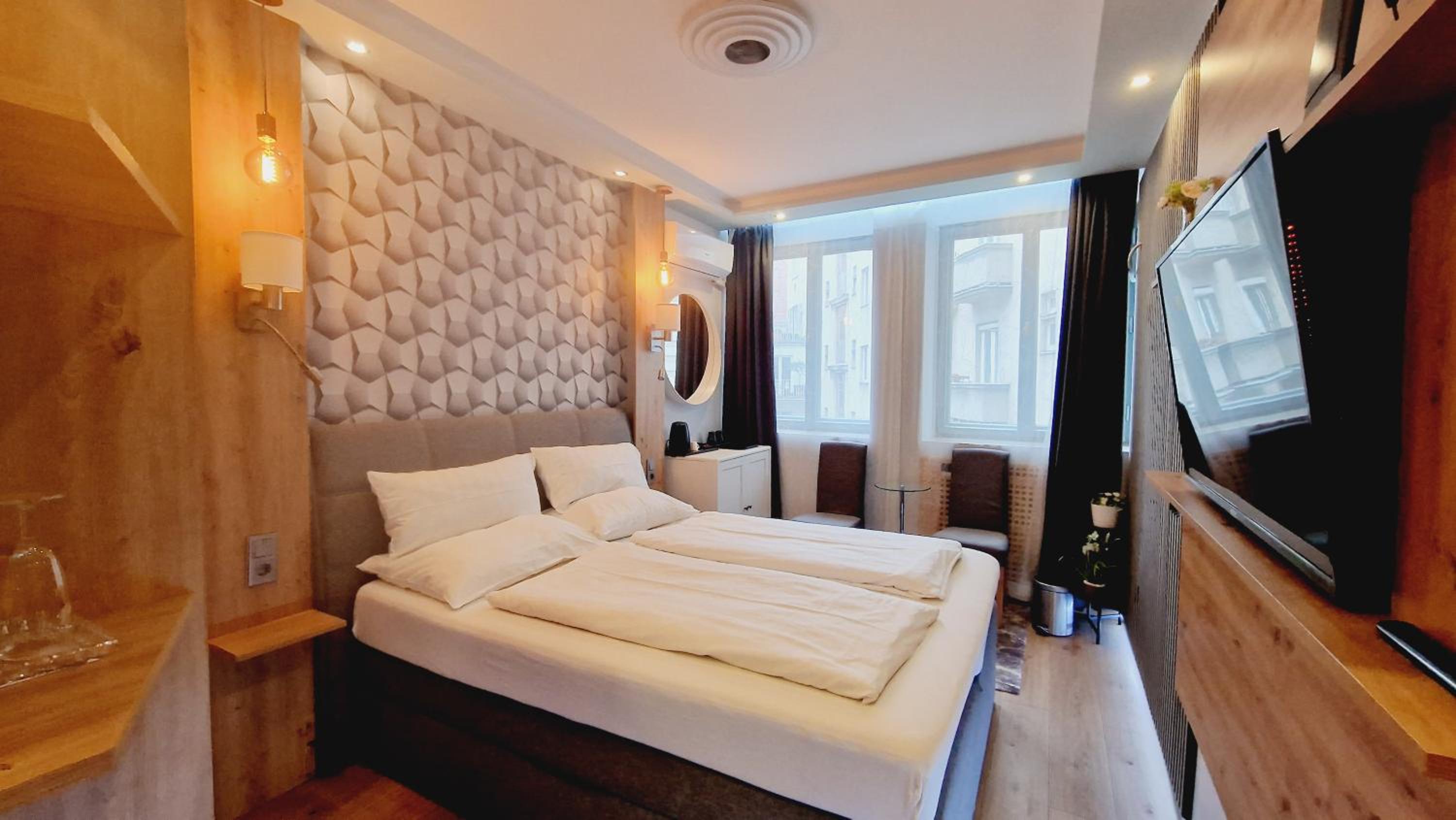 Deluxe Studio