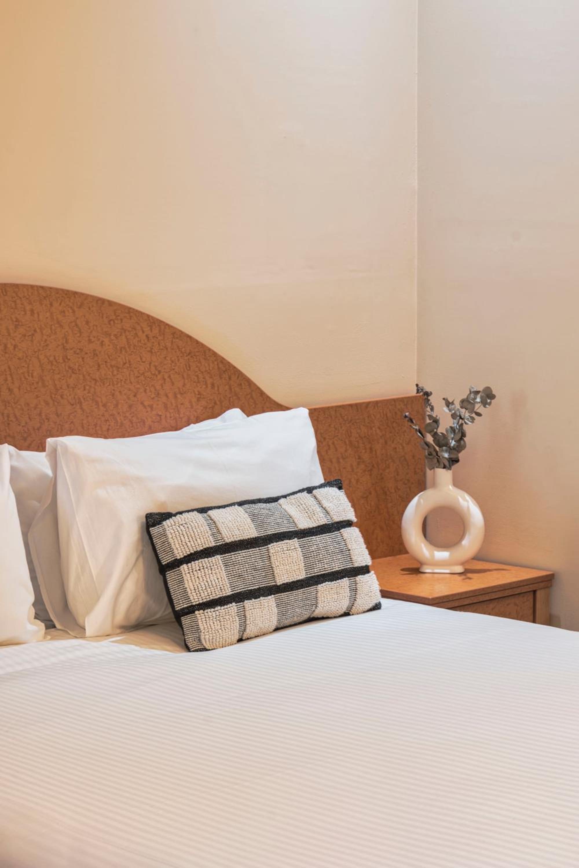 Double or Twin Room - Photo 4