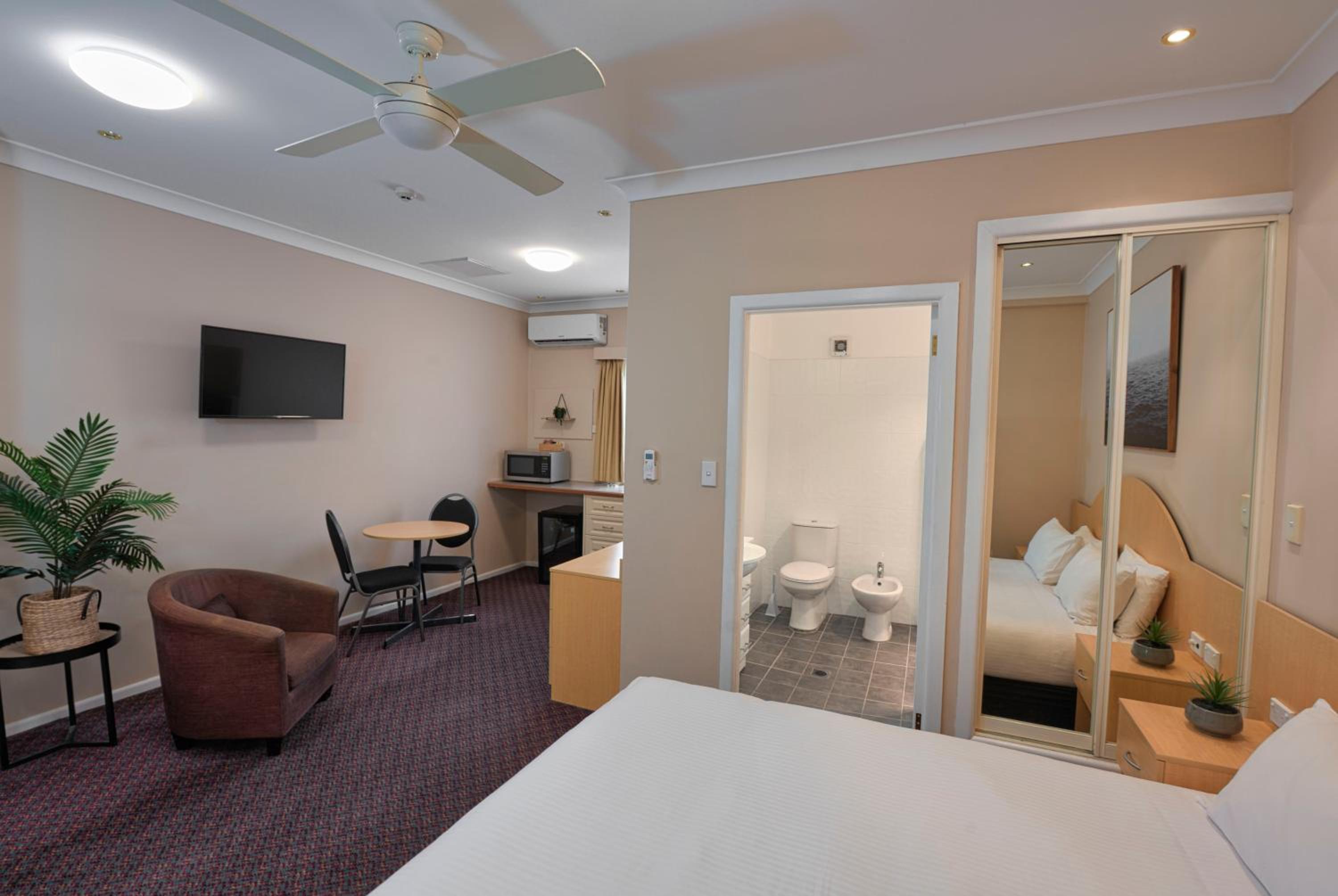 Superior King Room - Photo 4