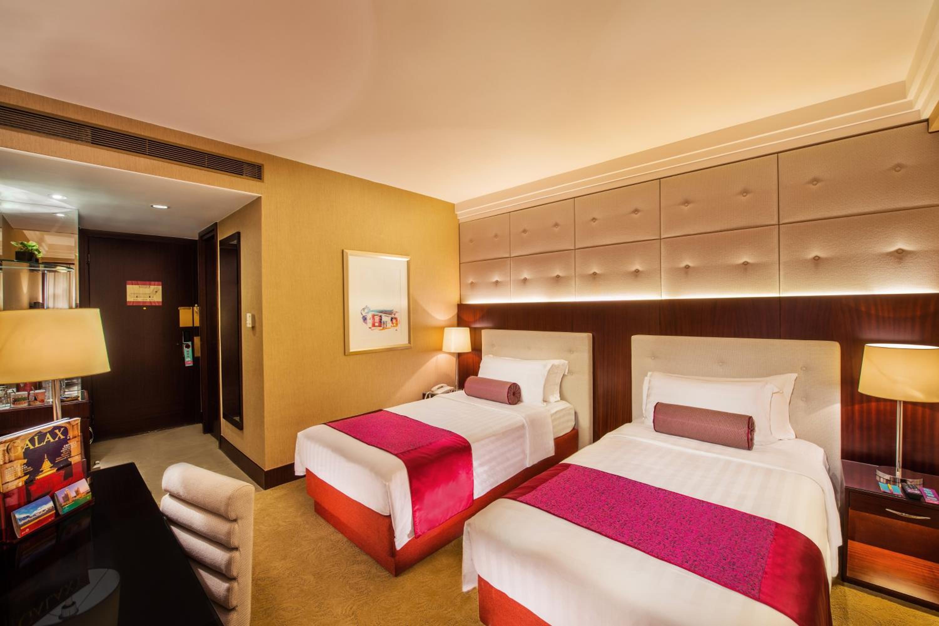 Broadway Twin Room with River View photo 3