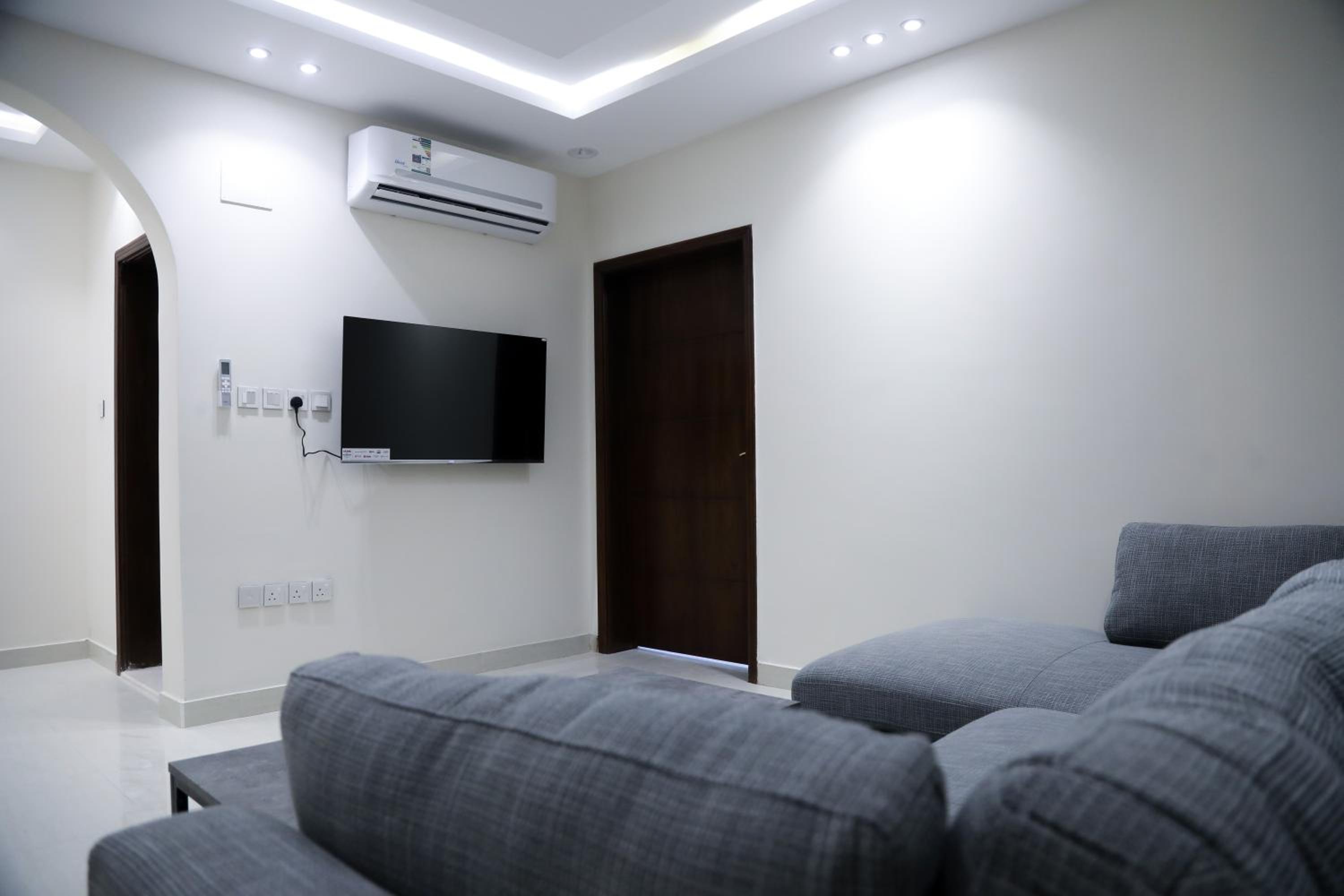Apartment photo 2