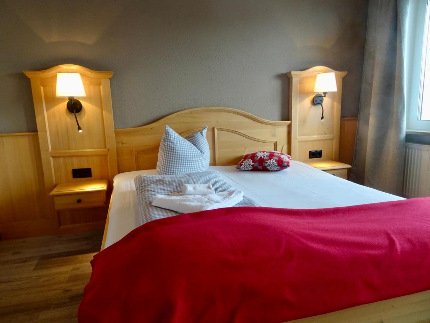 Double Room with Mountain View - Photo 5