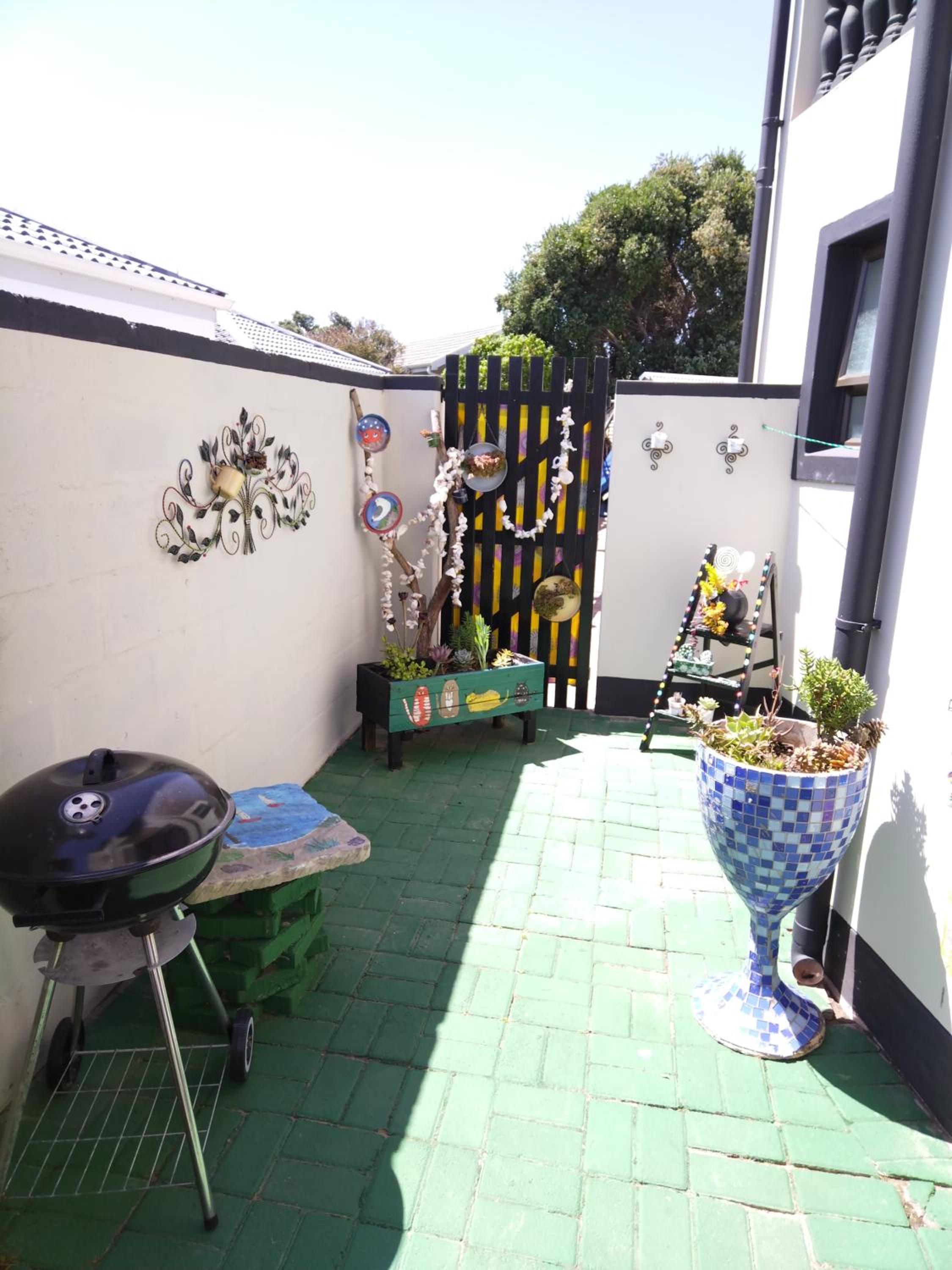 One-Bedroom Apartment - Photo 37