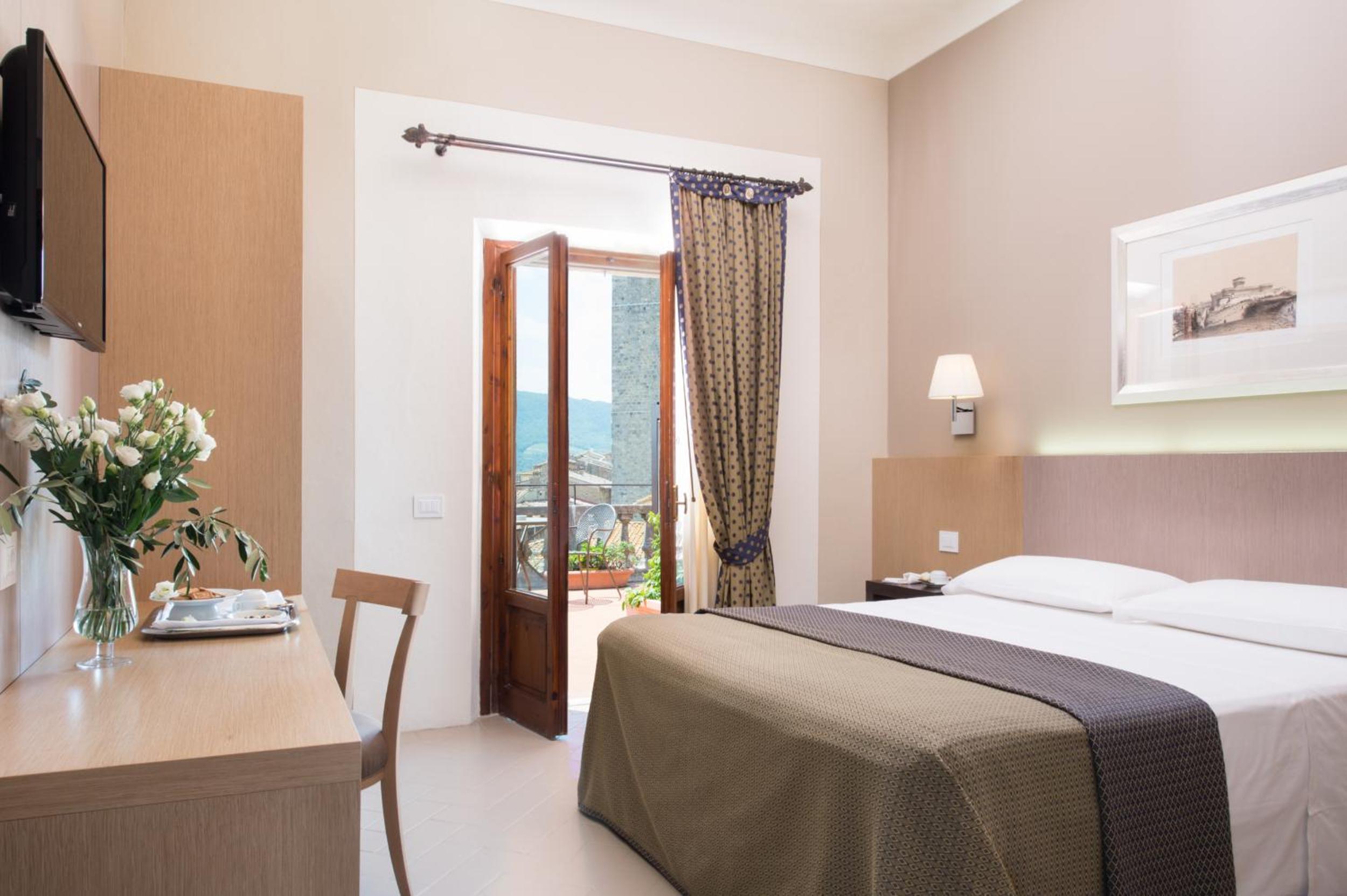 Double or Twin Room with Shared Terrace photo 3
