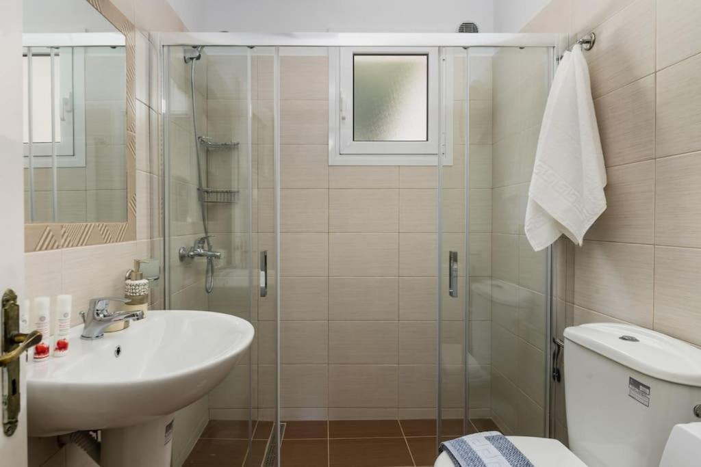 Three-Bedroom House photo 2