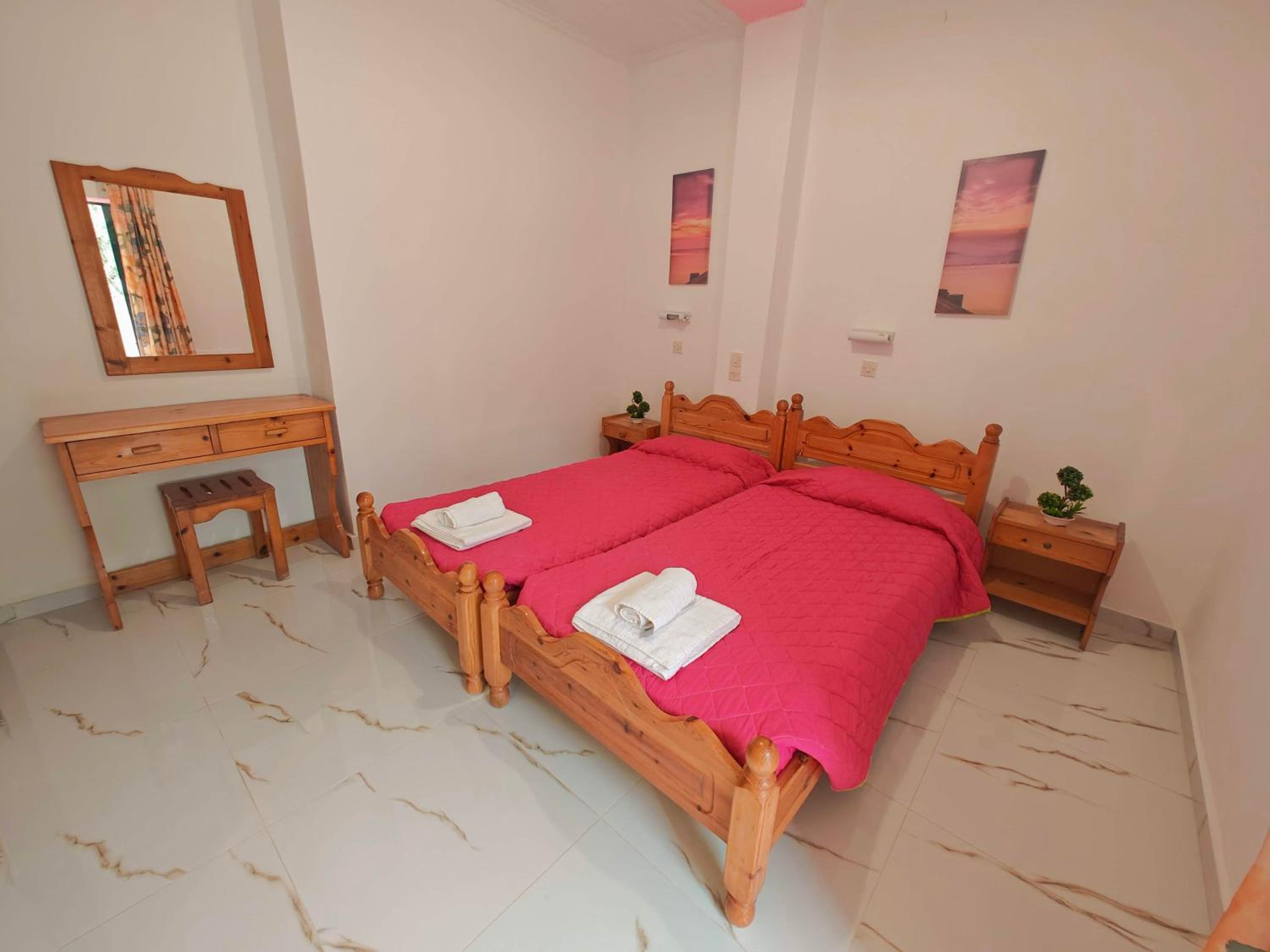 Twin Room with Bathroom - Photo 1