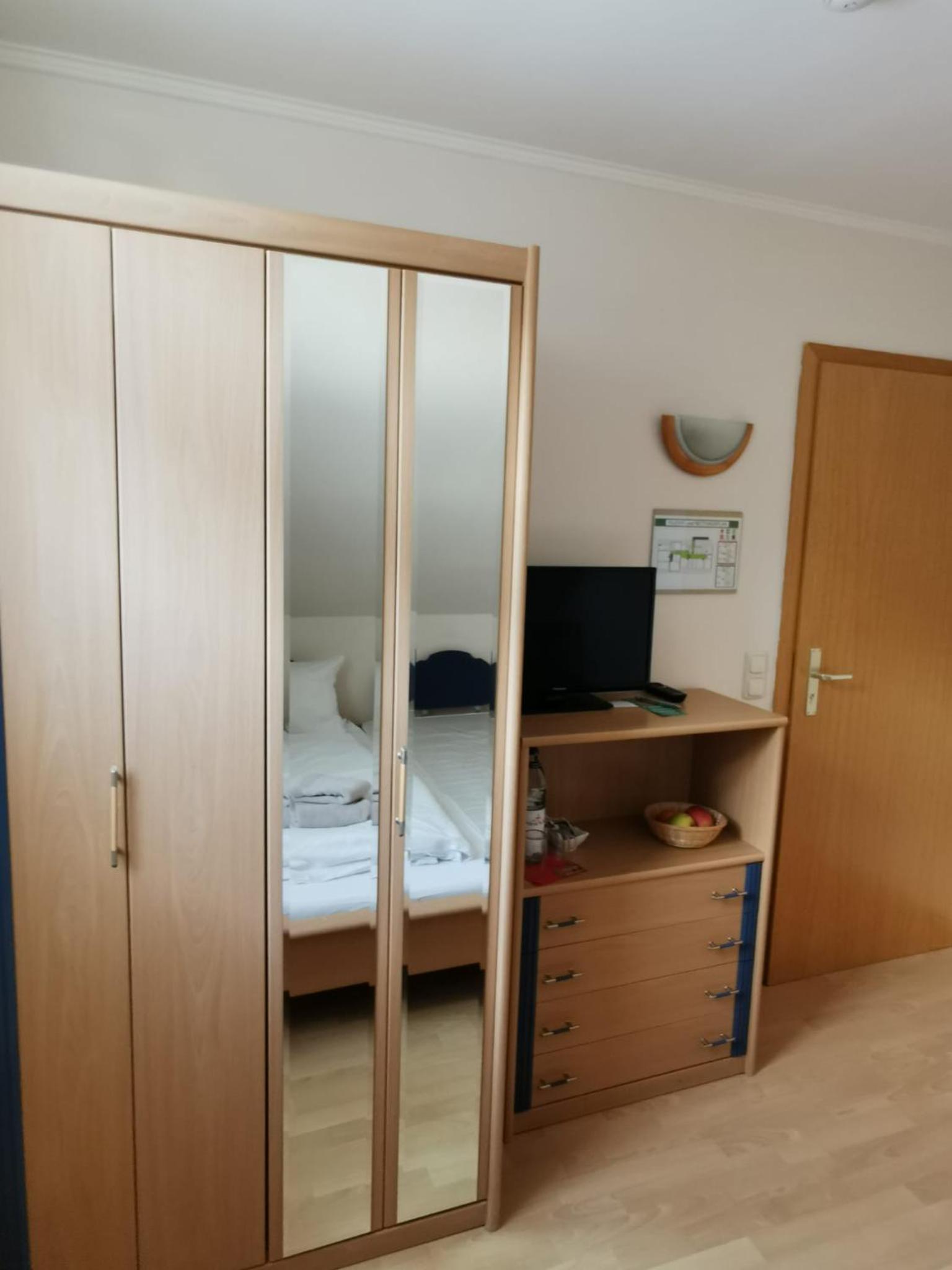 Budget Double Room photo 3