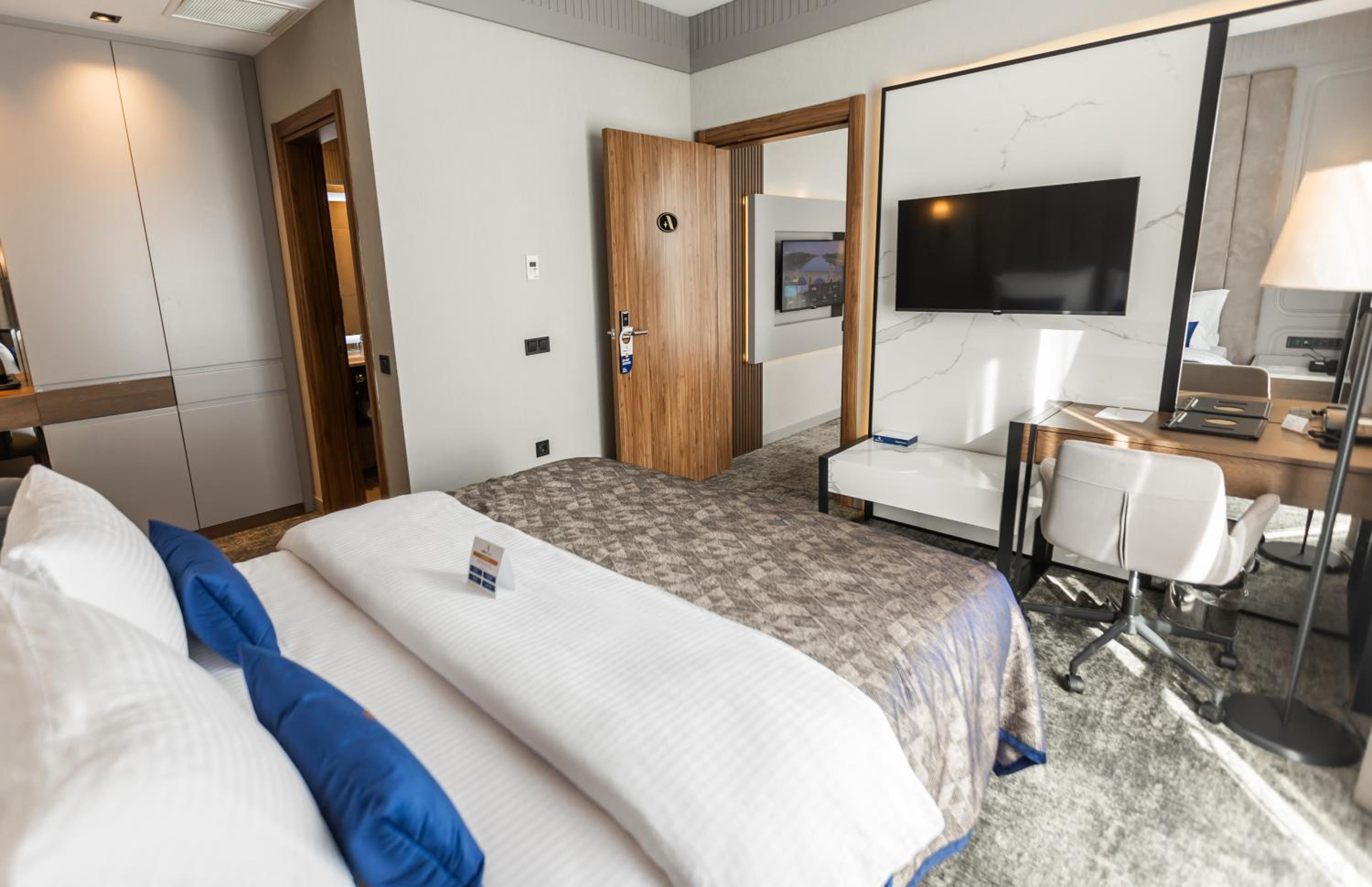 Quadruple Room with Private Bathroom