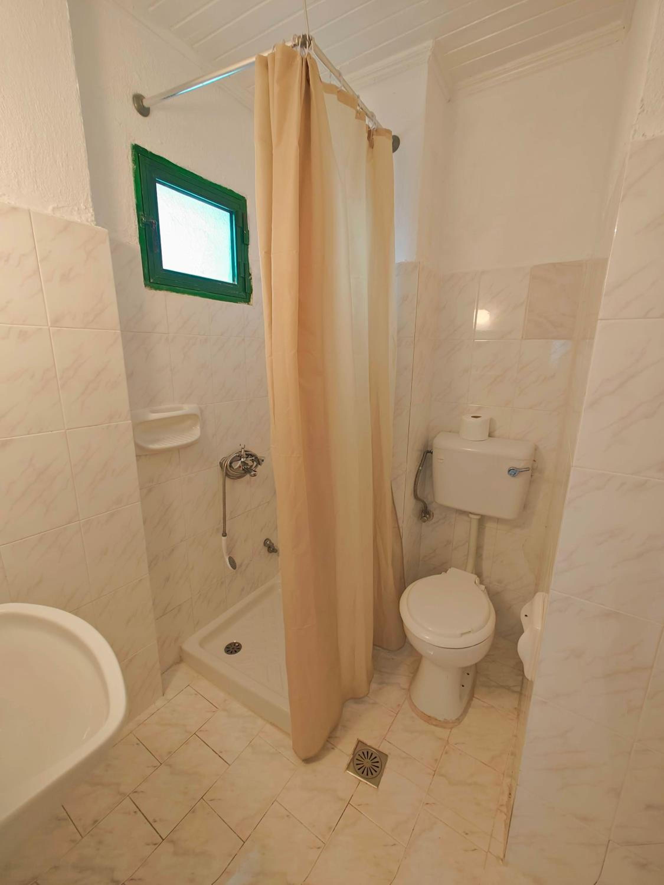Twin Room with Bathroom - Photo 4