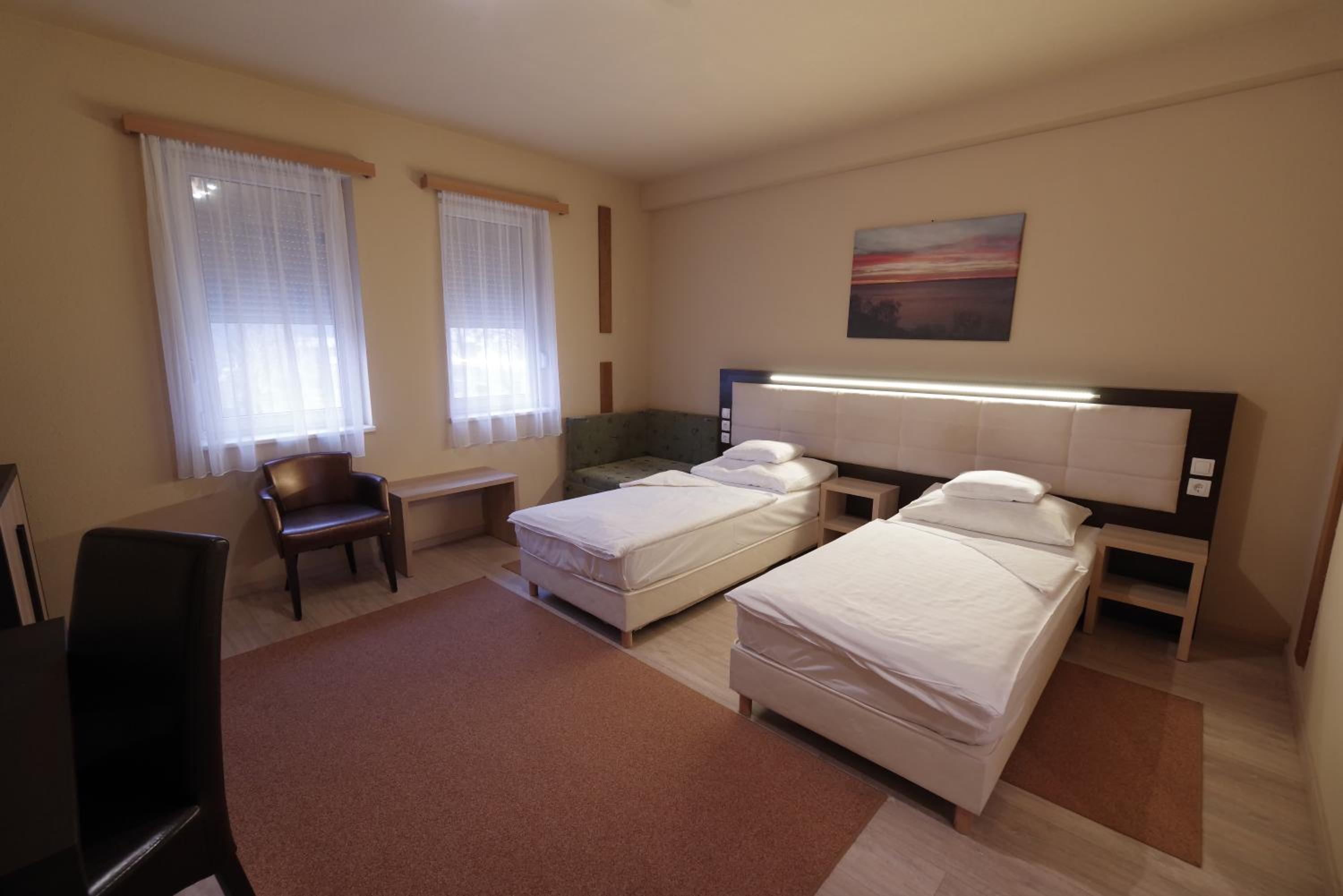 Twin Room with Extra Bed (3 Adults)