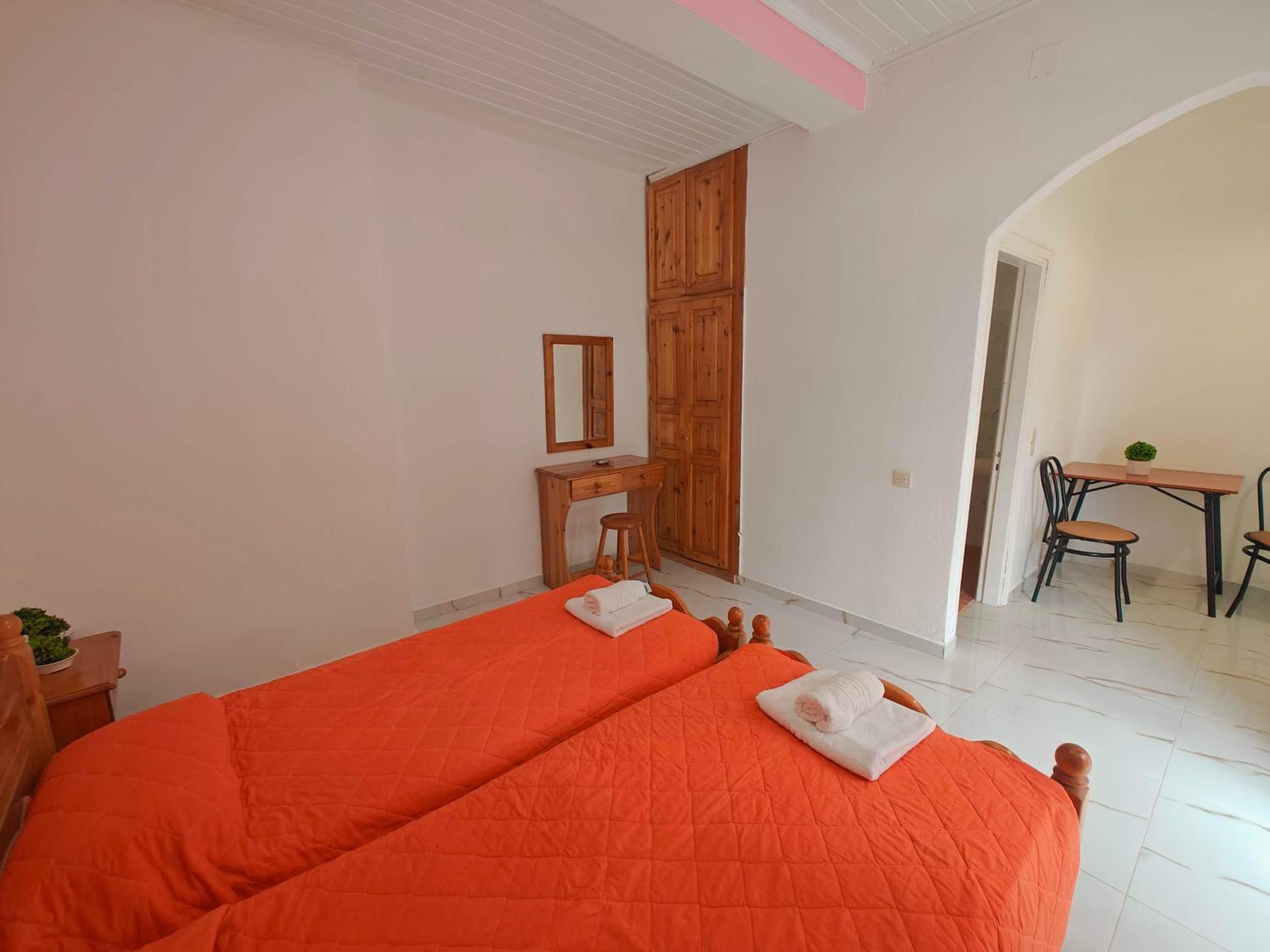 Twin Room with Terrace - Photo 4