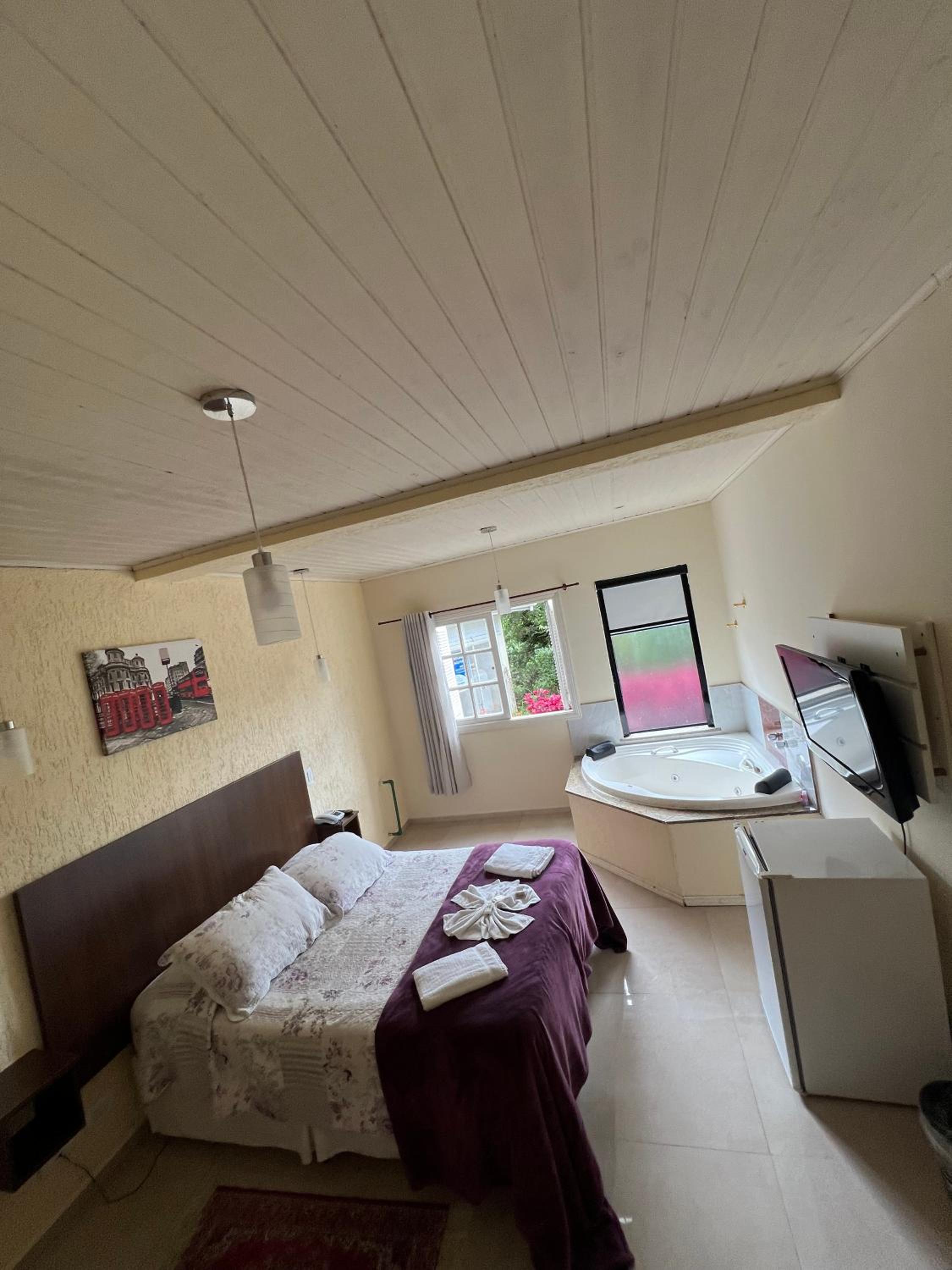 Double Room with Spa Bath photo 1
