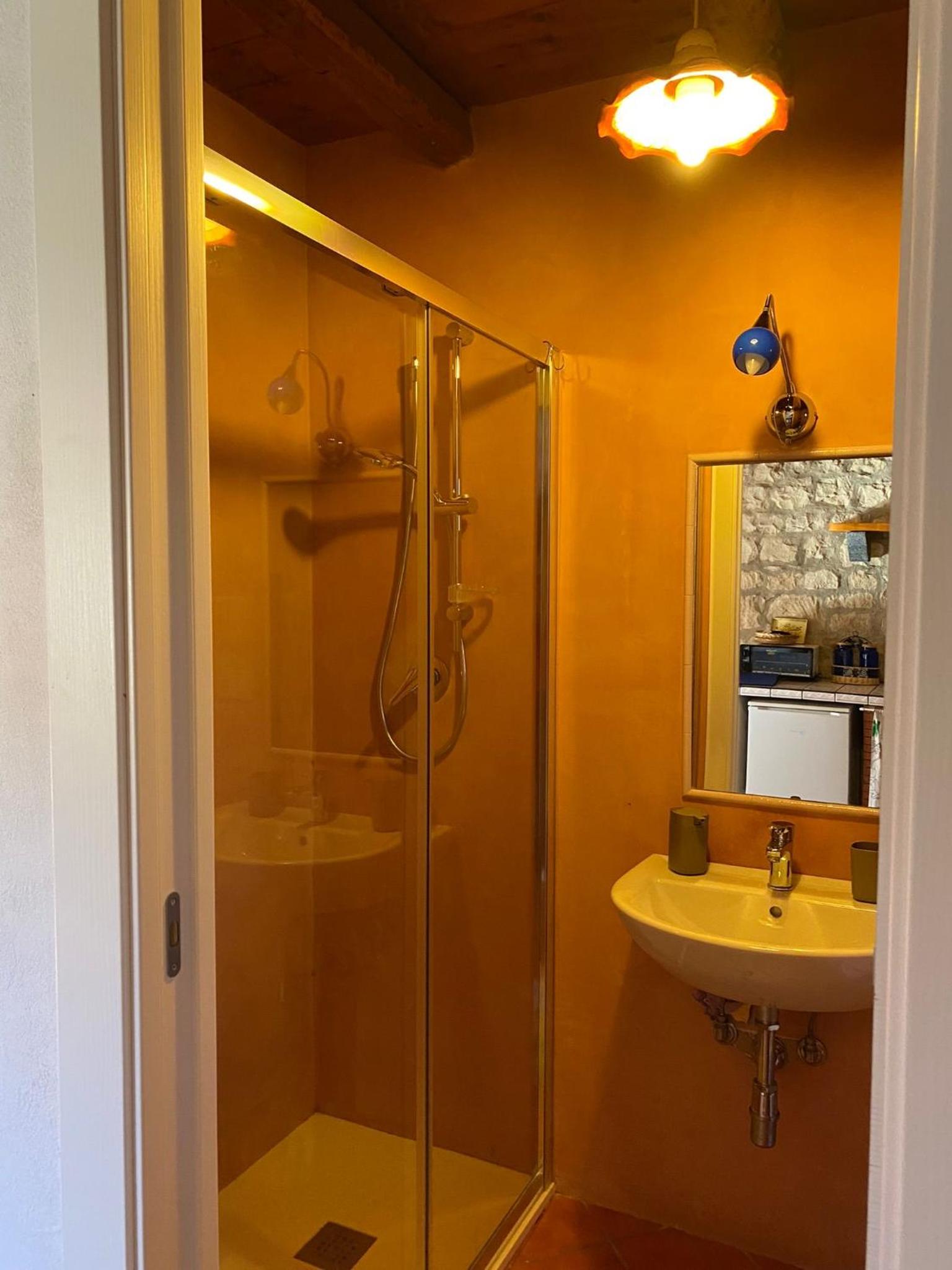 Standard Double Room - Photo 4