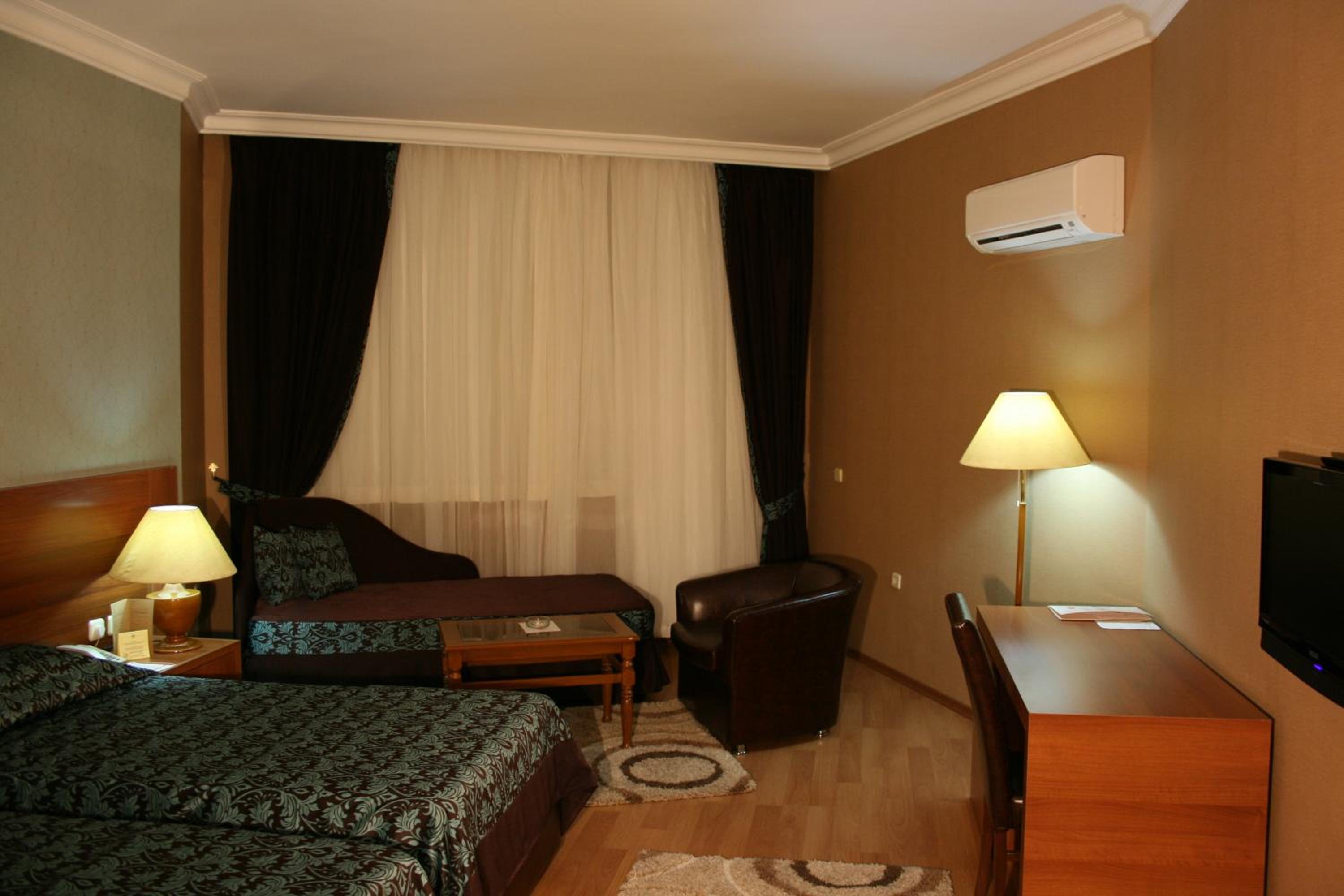 Standard Triple Room photo 2