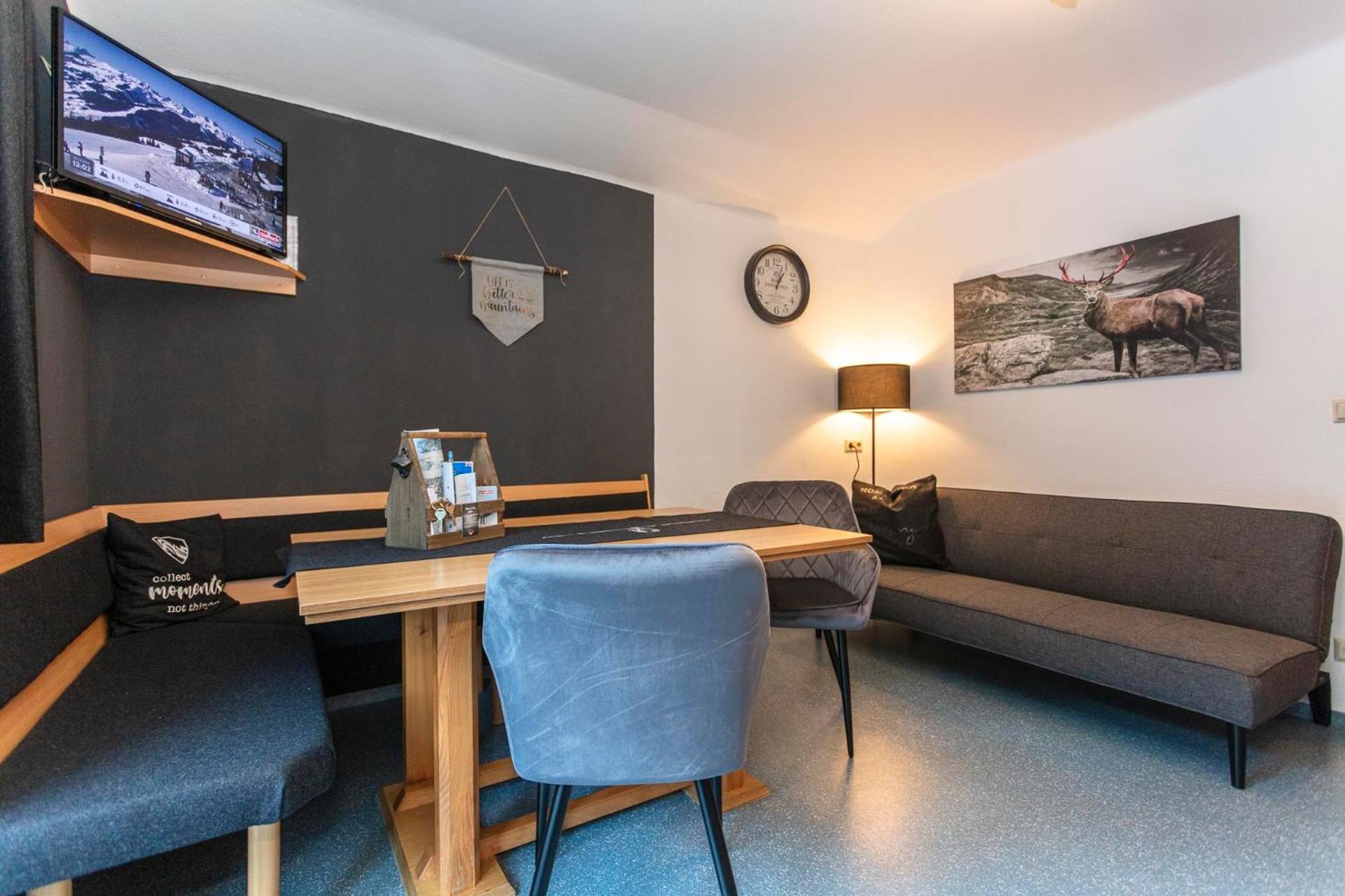 Two-Bedroom Apartment with Balcony photo 3