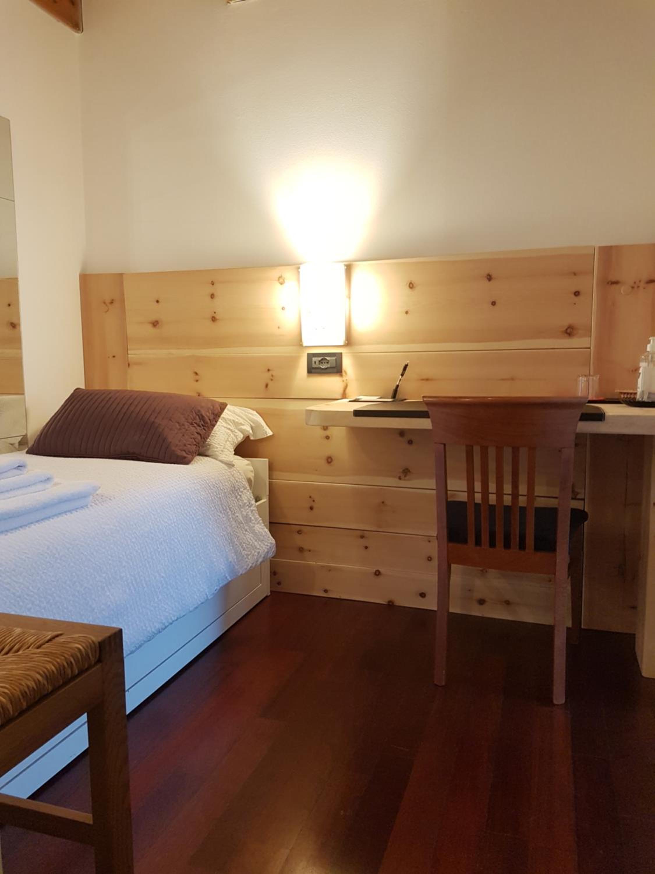 Quadruple Room with Private Bathroom photo 3