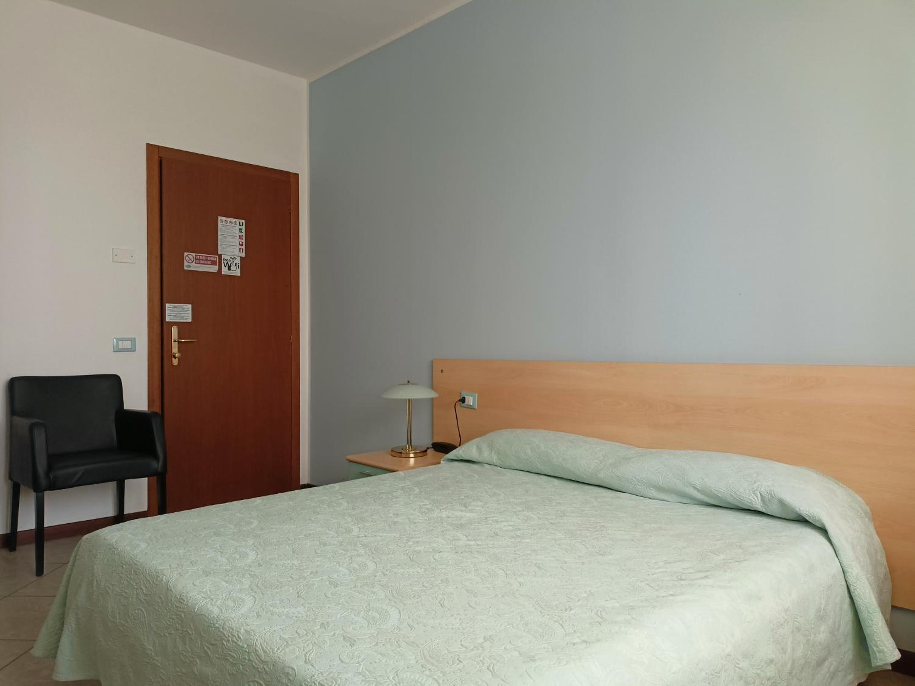 Double Room - Photo 3