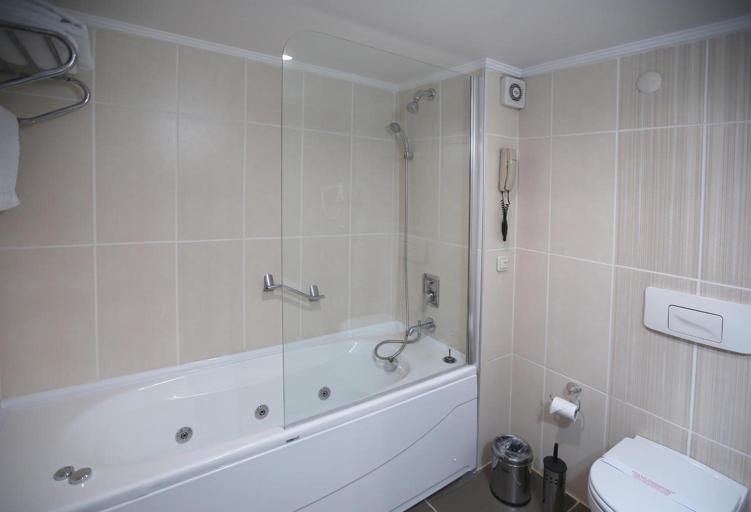 Standard Double or Twin Room photo 3