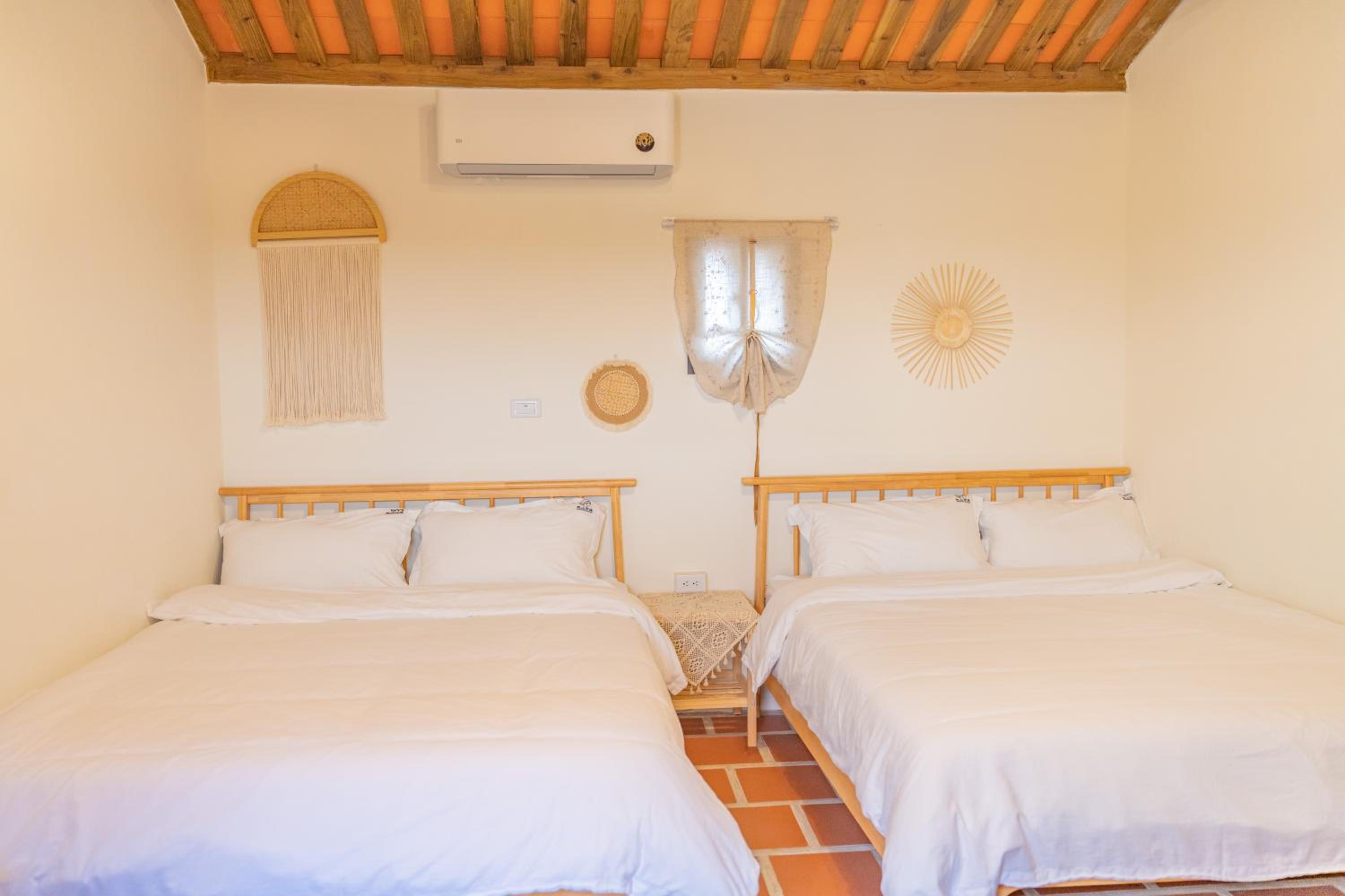 Quadruple Room with Bathroom - Photo 1