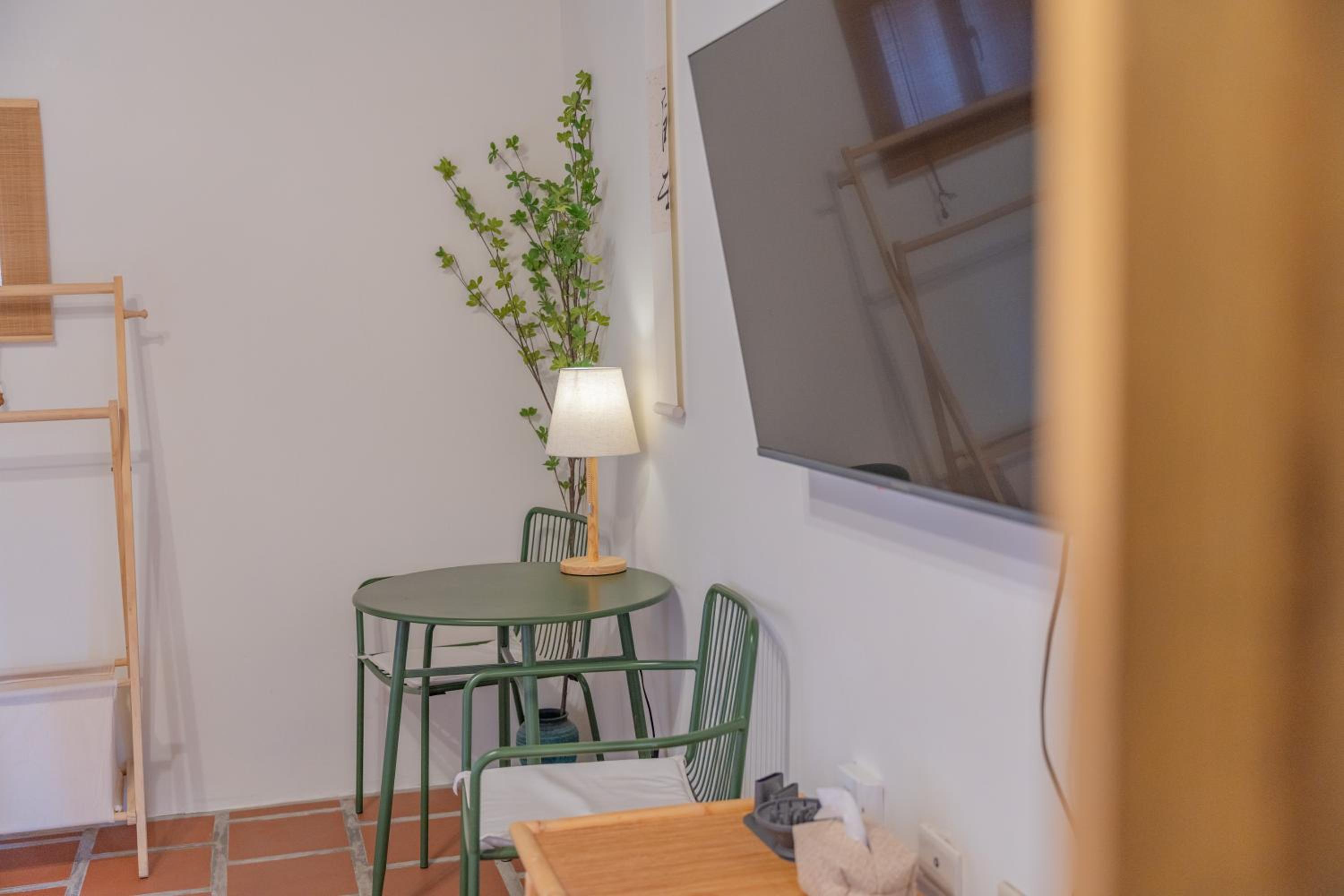 Quadruple Room with Bathroom - Photo 10