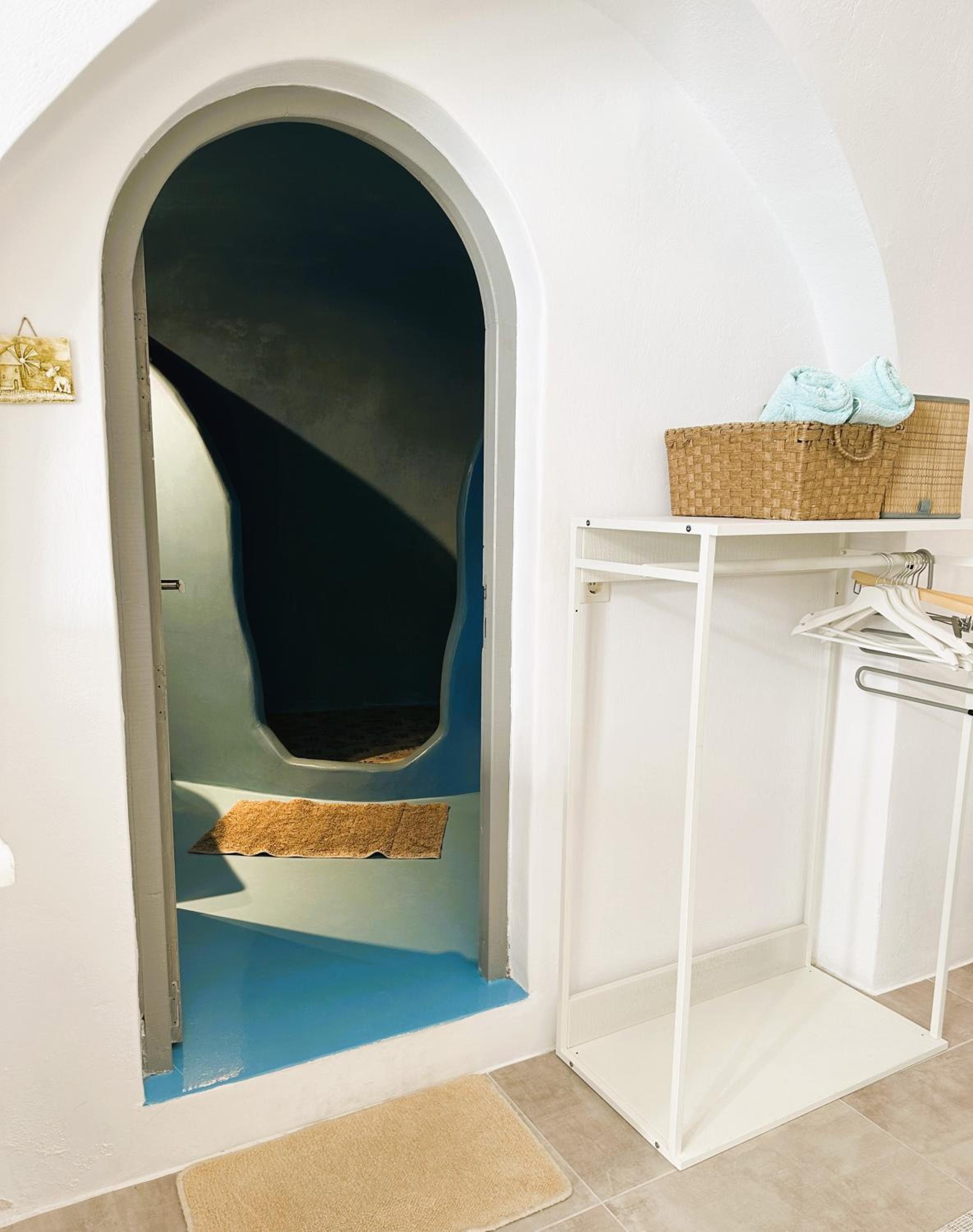Suite with Hot Tub - Photo 15