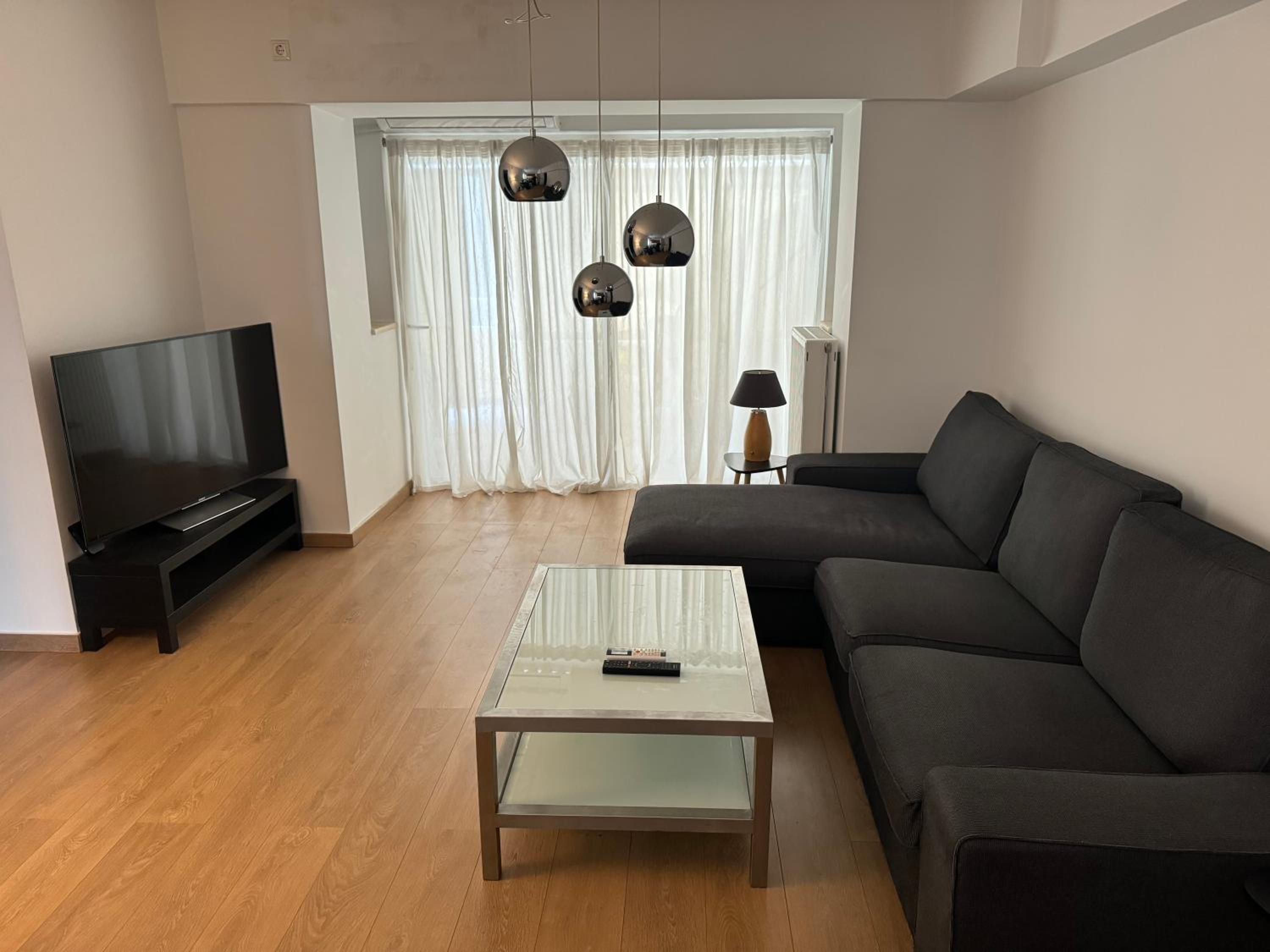 One-Bedroom Apartment photo 1