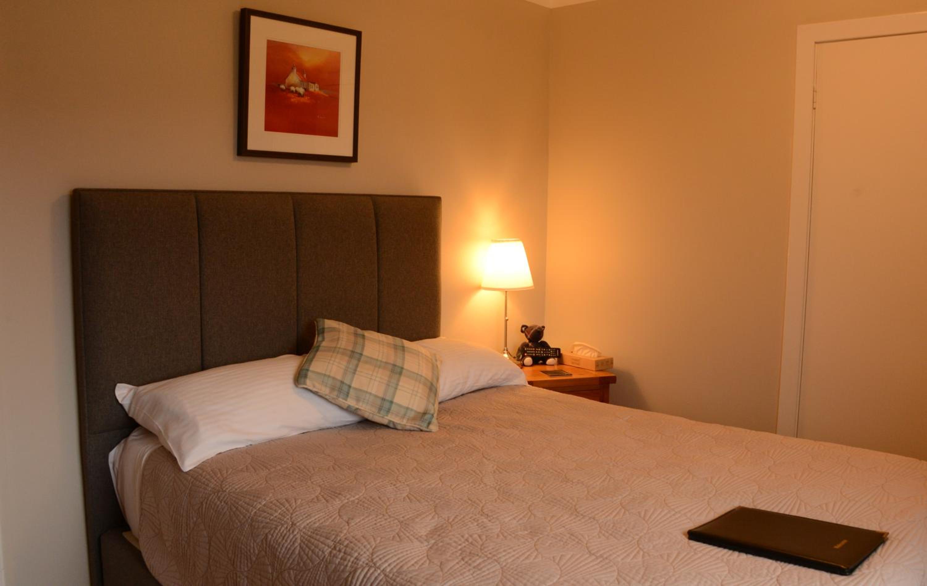 Single Room with Loch view