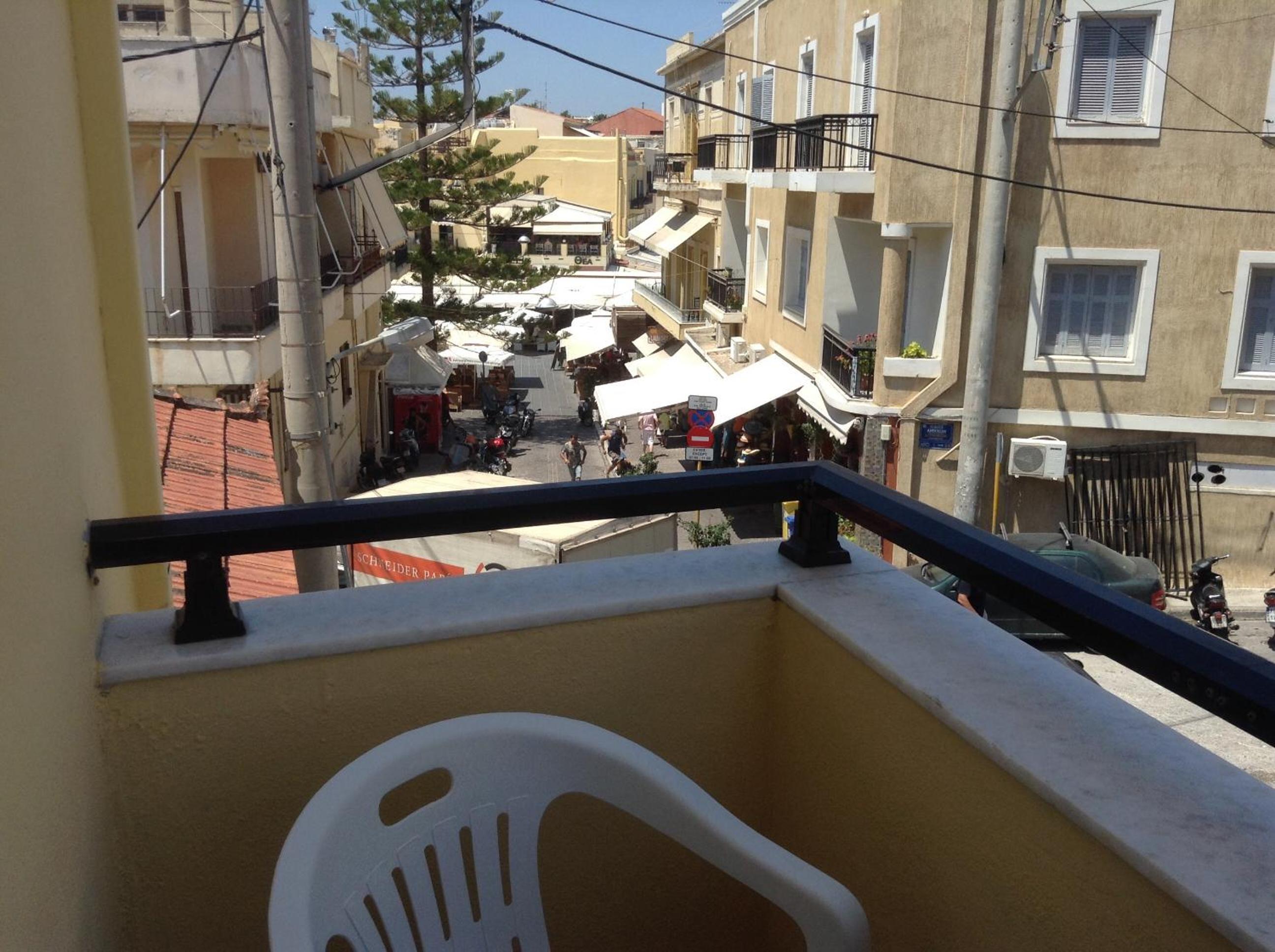 Double Room with Balcony - Photo 3
